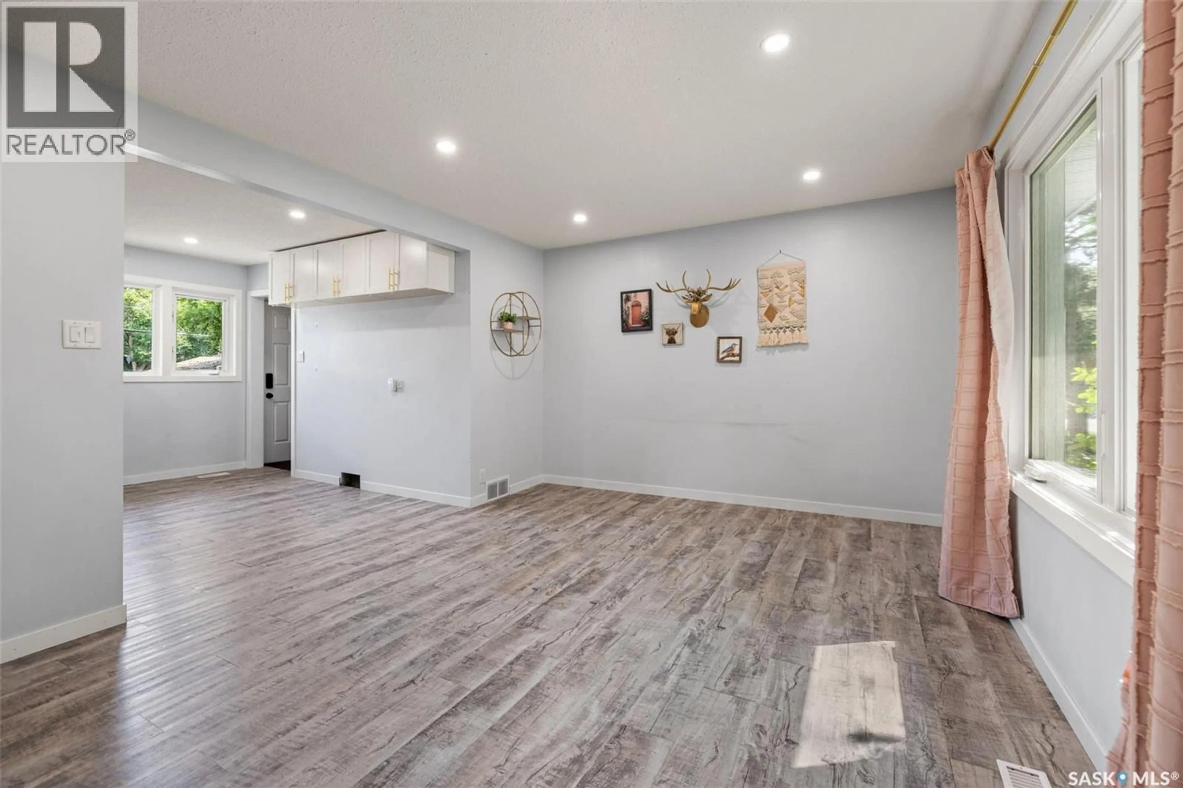 A pic of a room for 2457 MACKAY STREET, Regina Saskatchewan S4N2T4