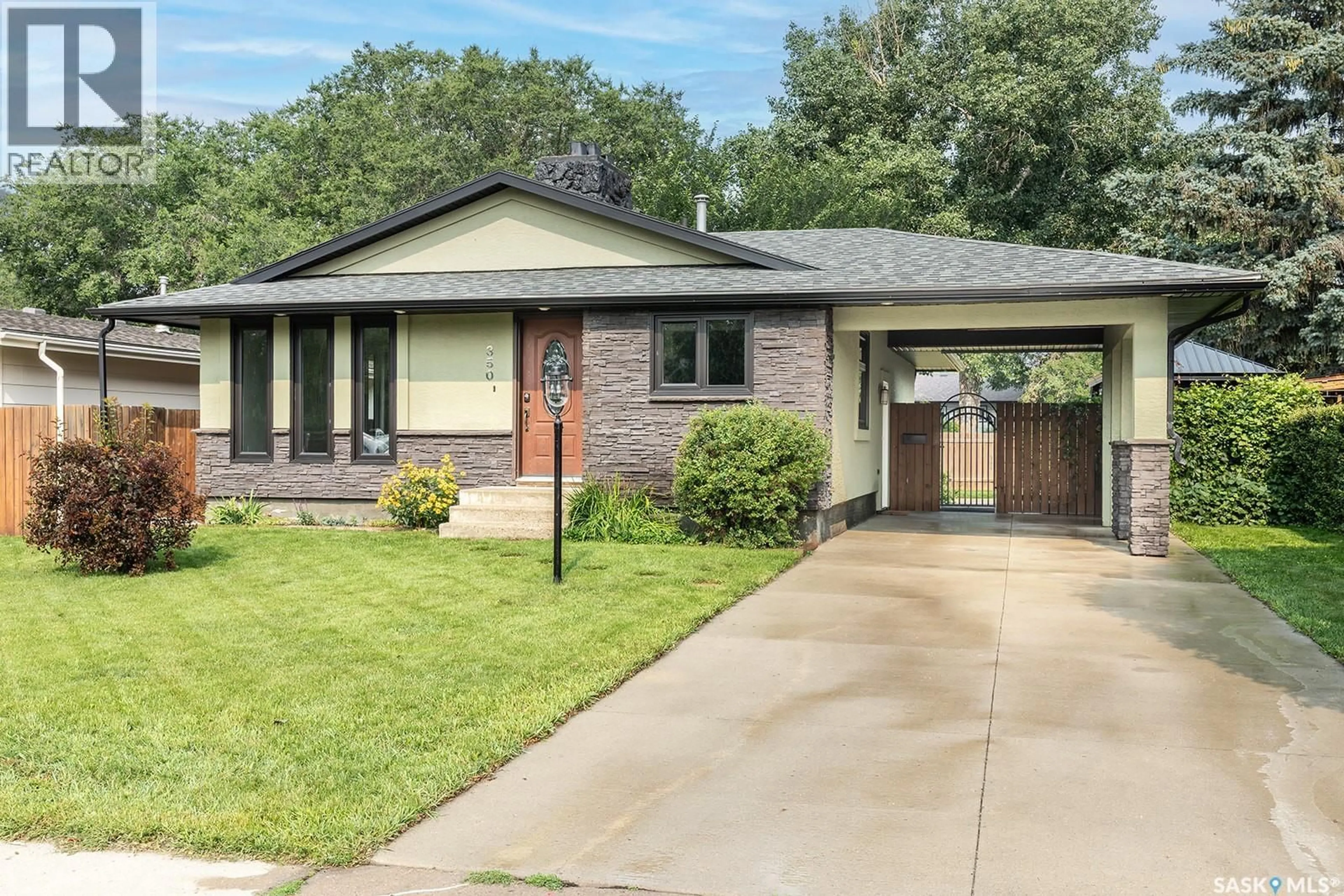 Home with brick exterior material, street for 350 GUELPH CRESCENT, Saskatoon Saskatchewan S7H4S9