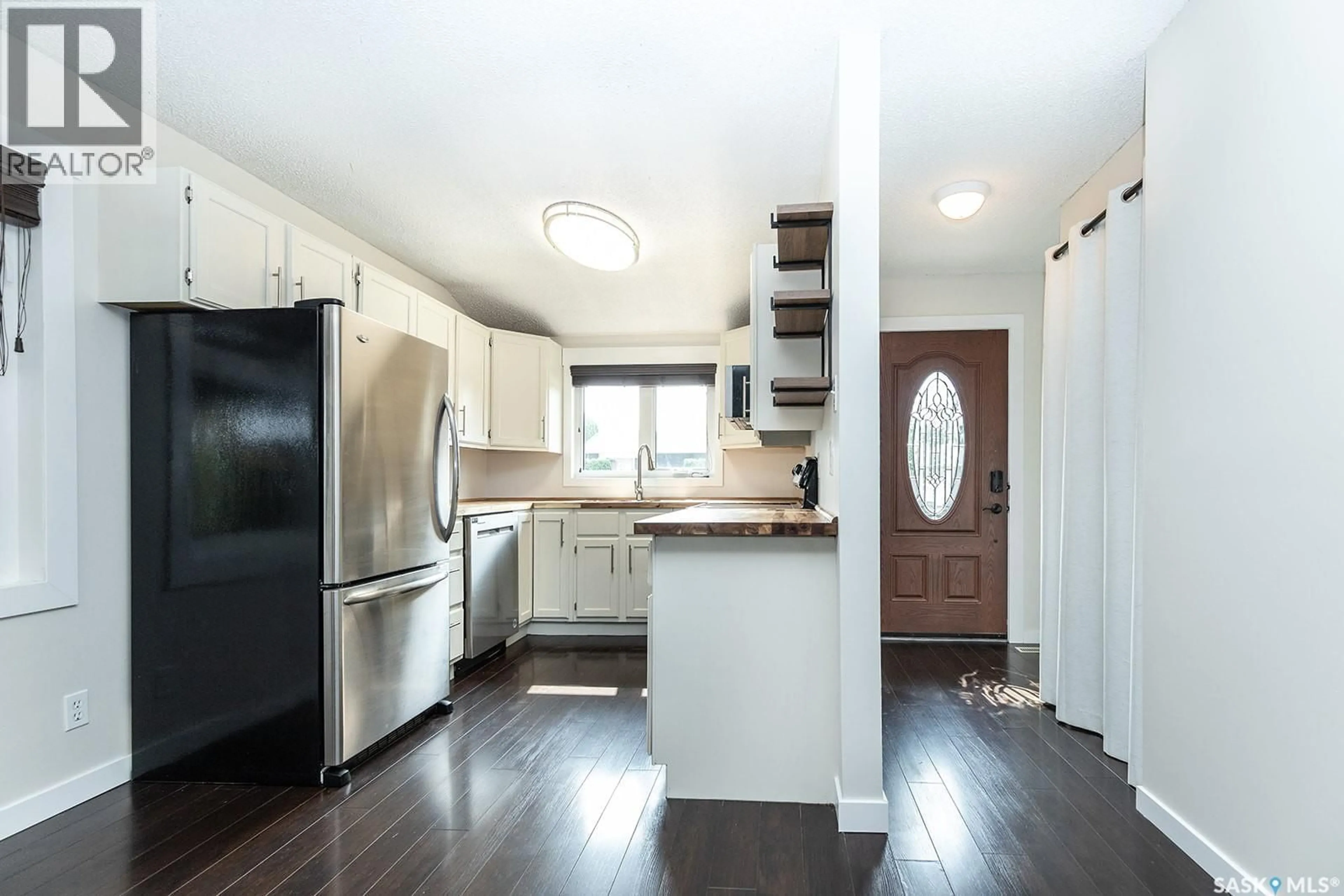 Open concept kitchen, wood/laminate floor for 350 GUELPH CRESCENT, Saskatoon Saskatchewan S7H4S9