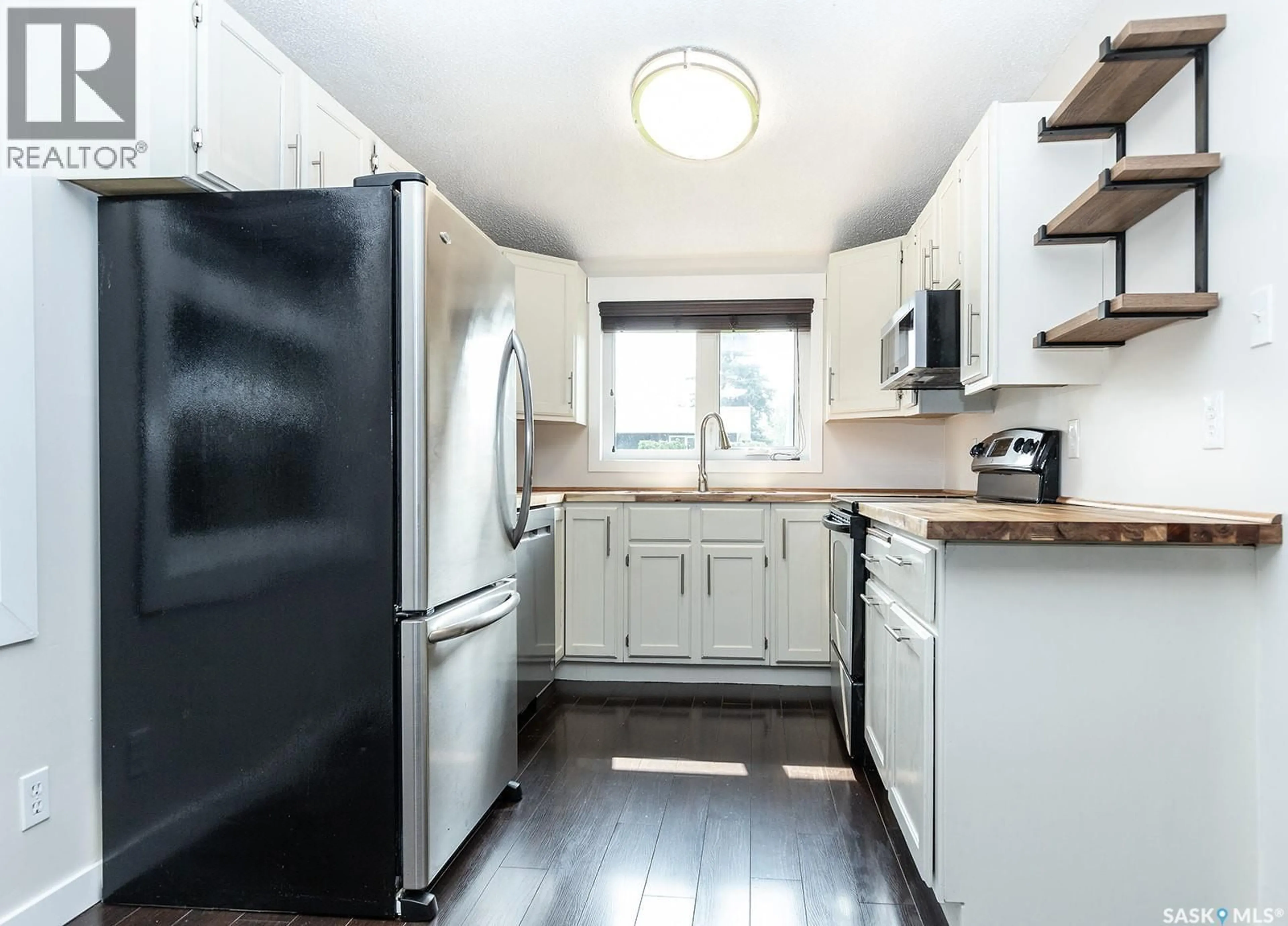 Standard kitchen, unknown for 350 GUELPH CRESCENT, Saskatoon Saskatchewan S7H4S9