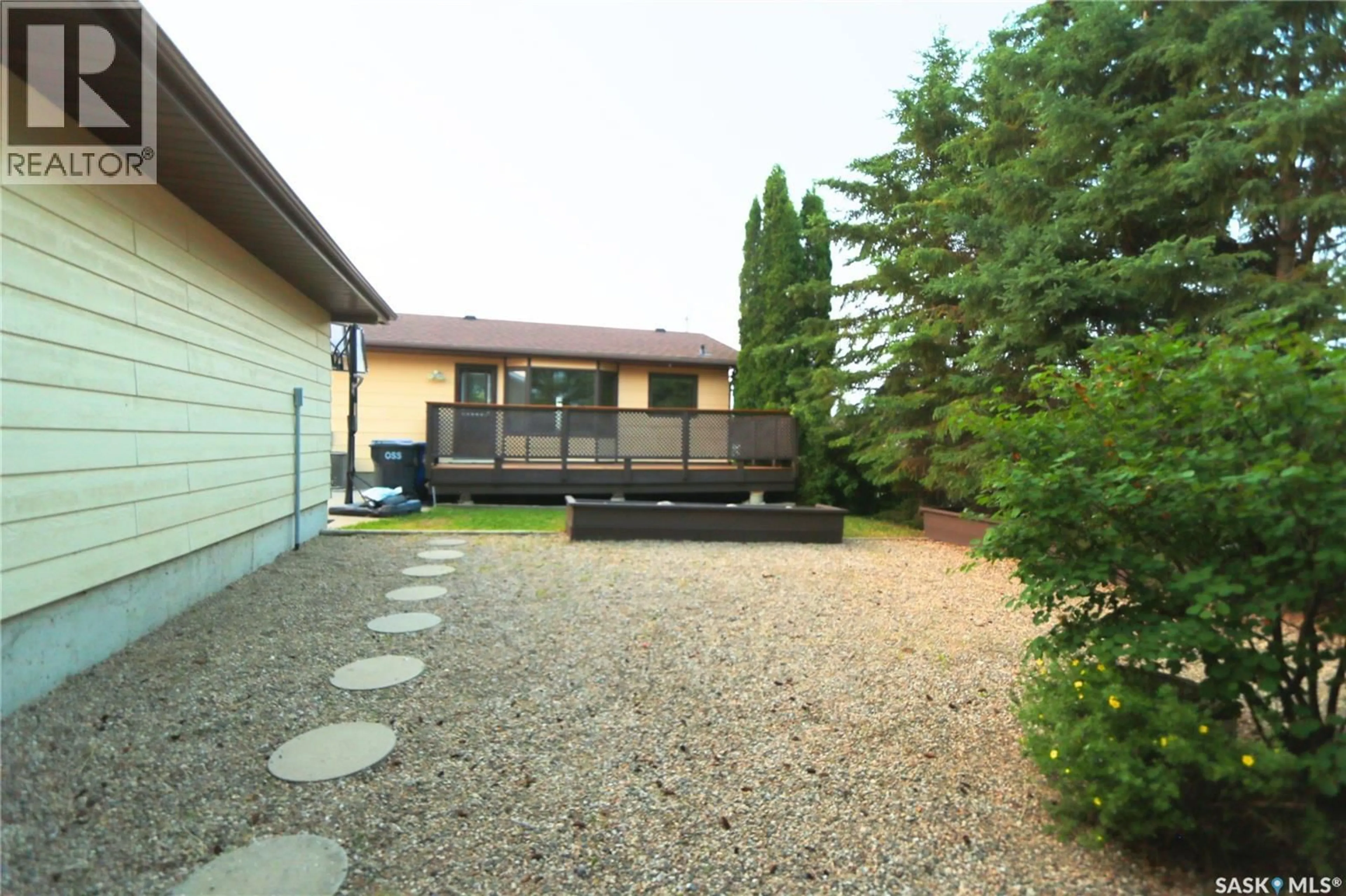 Patio, street for 2 SPICE DRIVE, Yorkton Saskatchewan S3N3W2