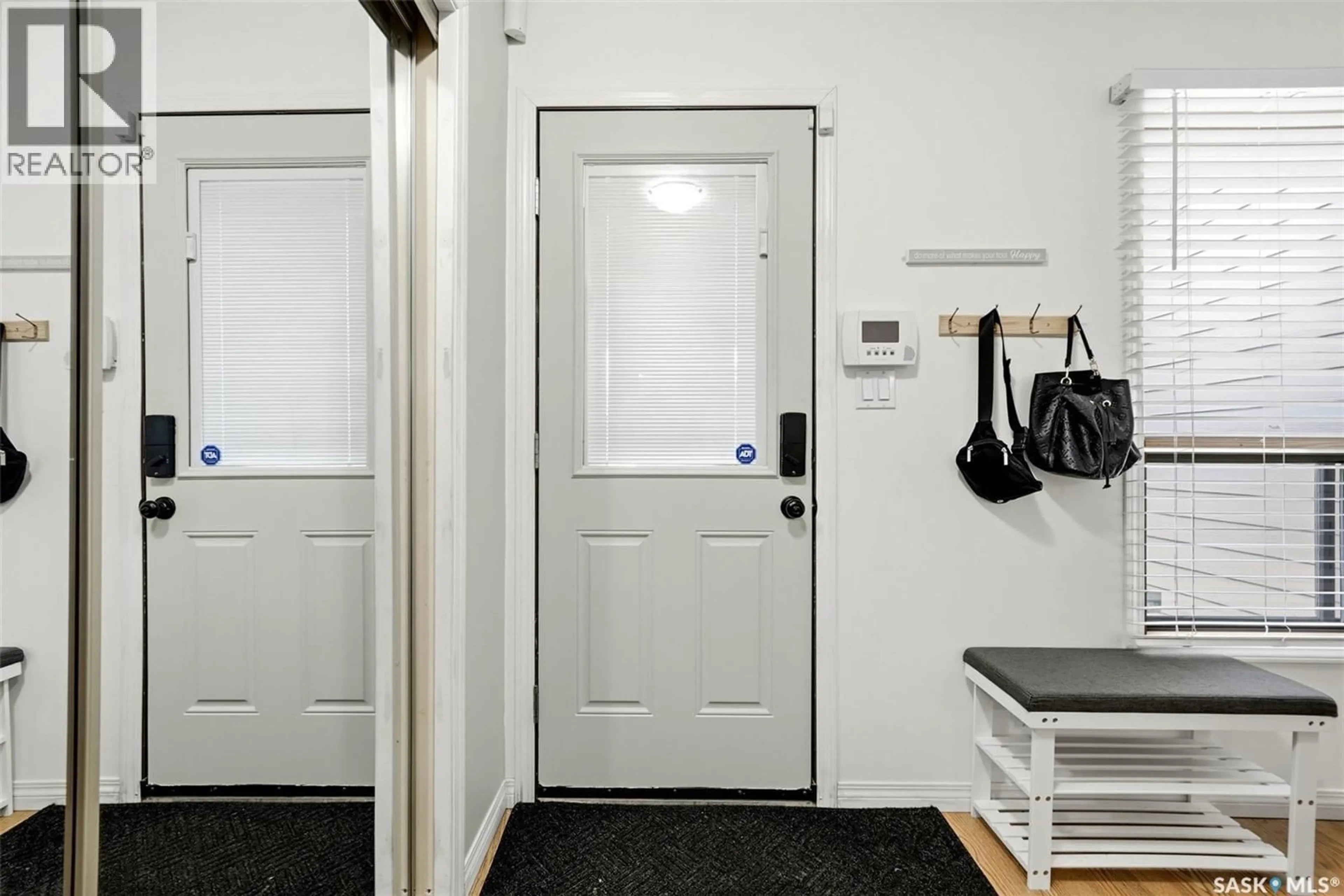 Indoor entryway for 82 CEDAR MEADOW DRIVE, Regina Saskatchewan S4X3J6