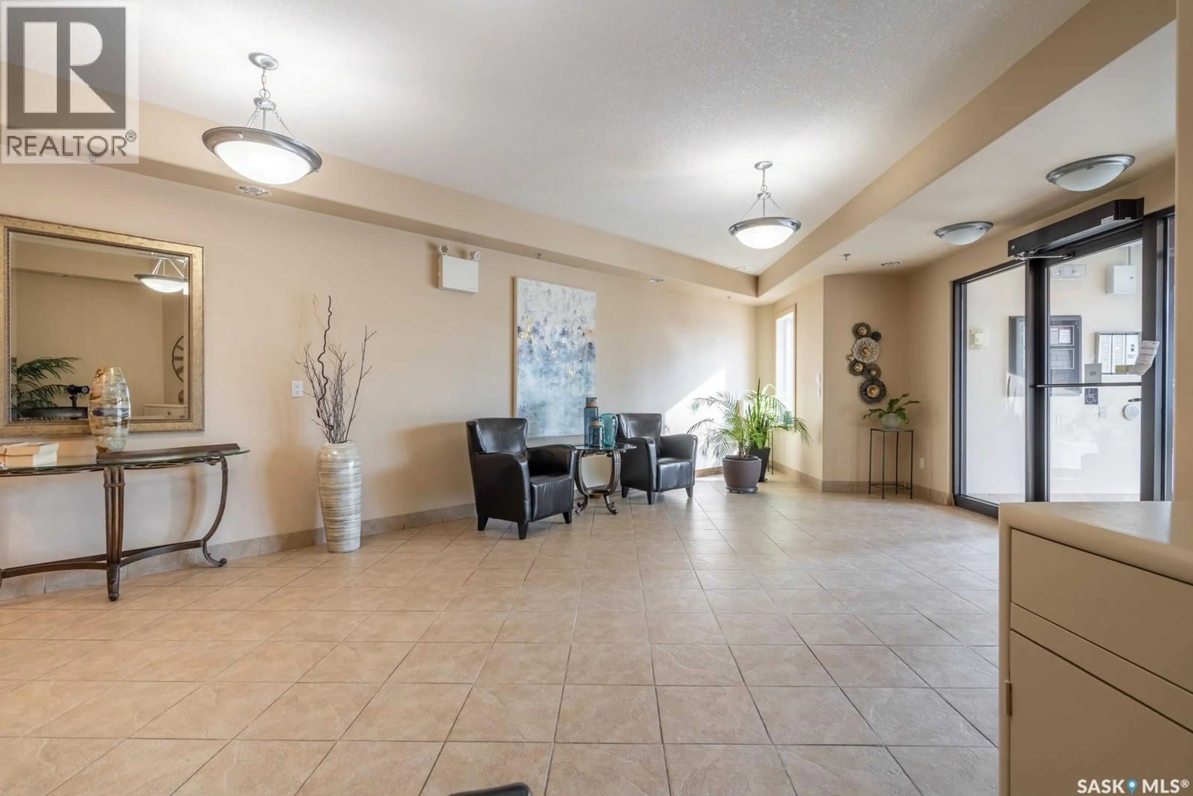 Lobby for 201 - 3101 RENFREW CRESCENT, Regina Saskatchewan S4V3B6