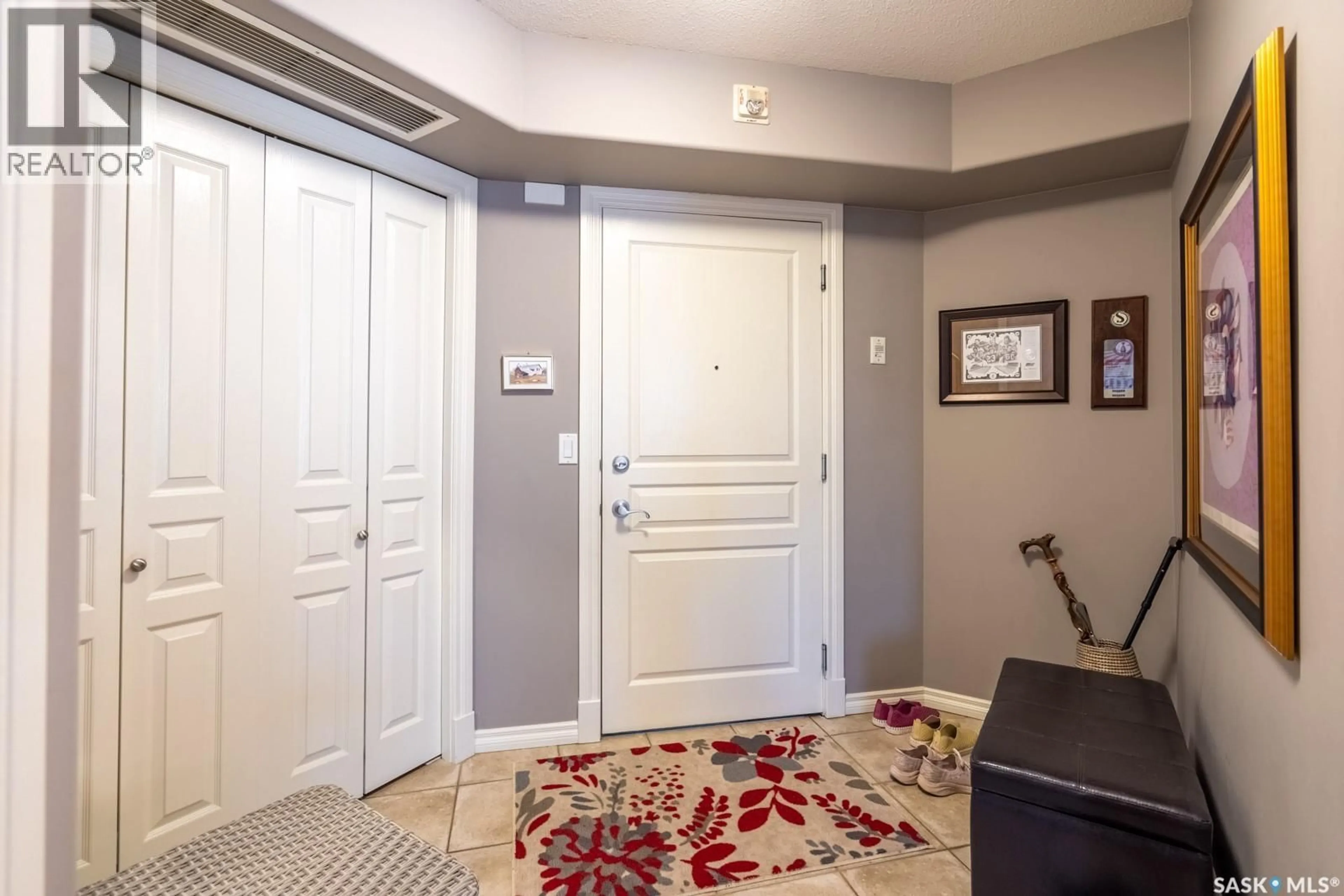 Indoor entryway for 201 - 3101 RENFREW CRESCENT, Regina Saskatchewan S4V3B6