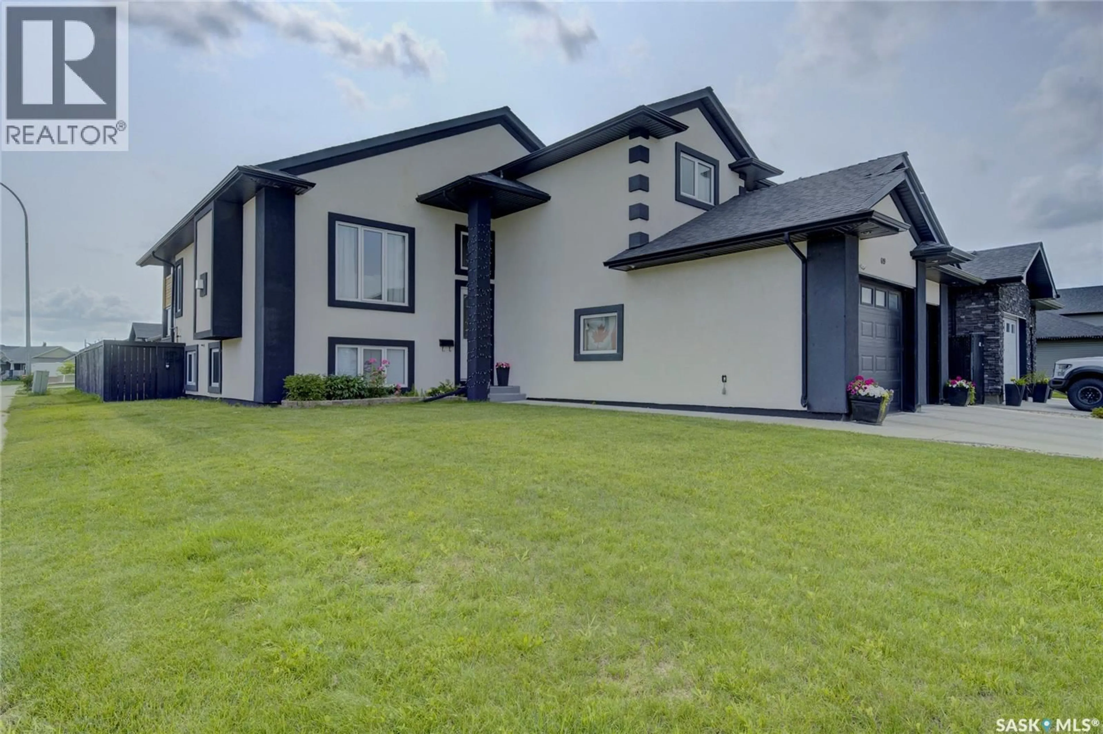 Home with vinyl exterior material, building for 619 MAPLE CRESCENT, Warman Saskatchewan S0K4S0
