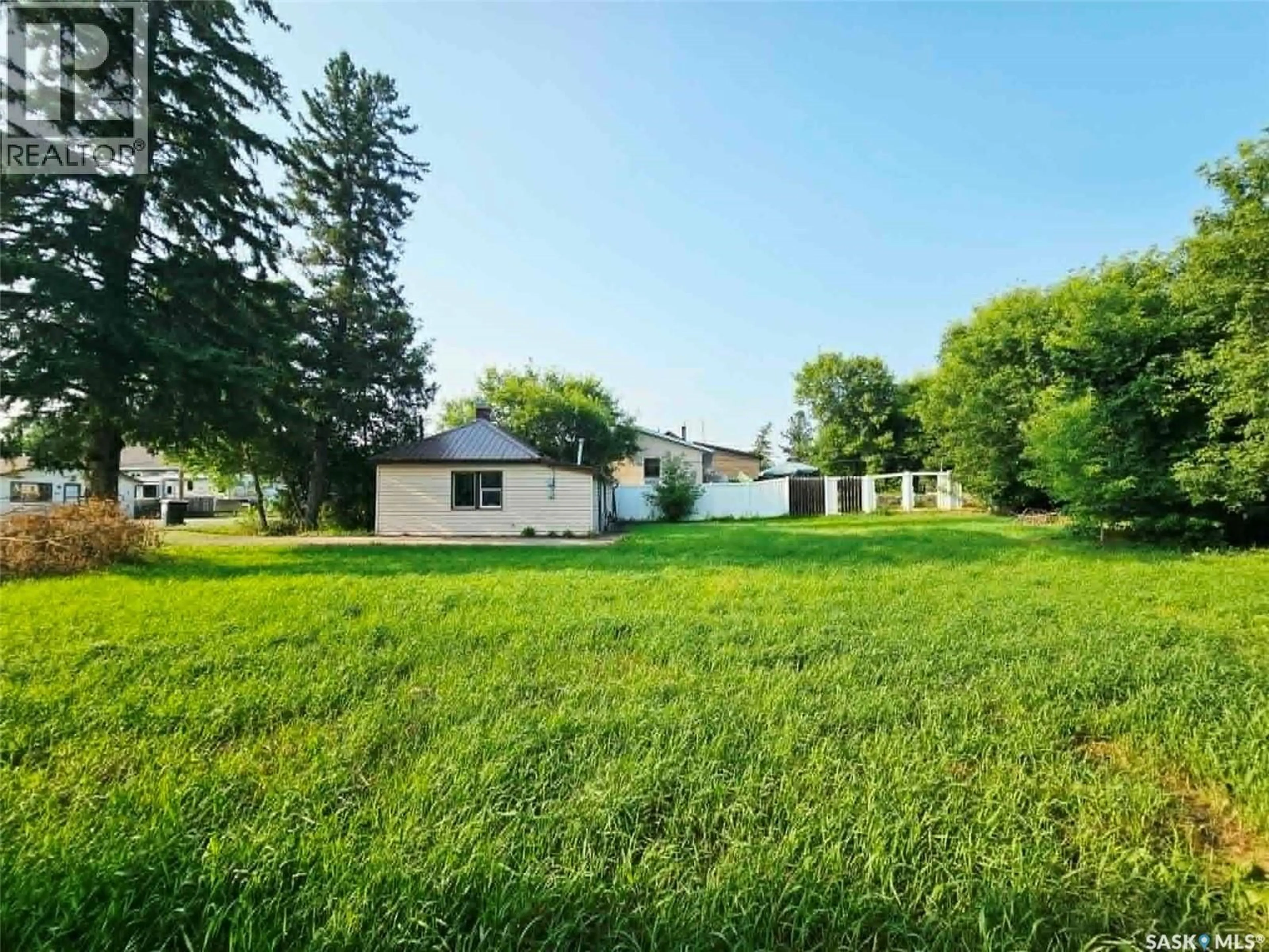 A pic from outside/outdoor area/front of a property/back of a property/a pic from drone, unknown for 509 ST MARY STREET, Esterhazy Saskatchewan S0A0X0