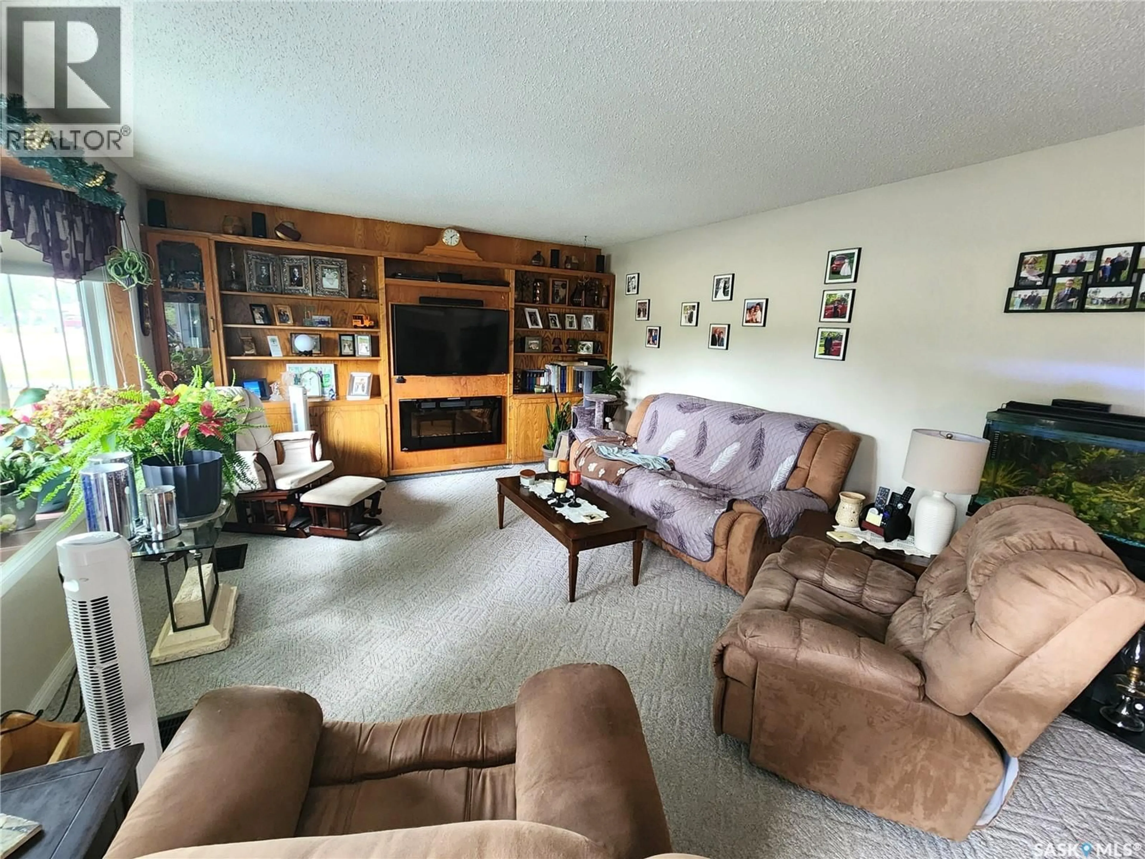 Living room with furniture, unknown for 808 ASSINIBOIA AVENUE, Stoughton Saskatchewan S0G4T0