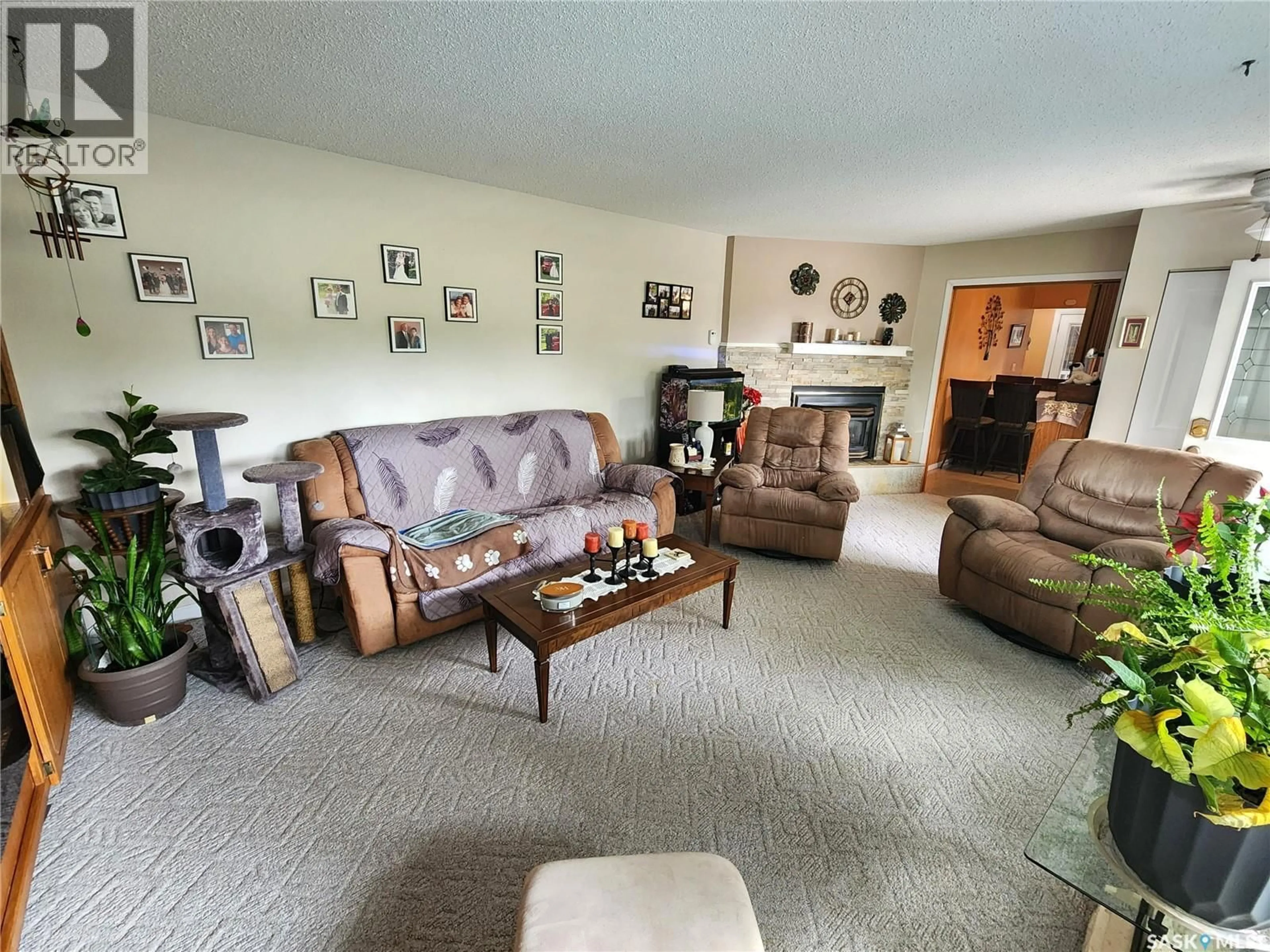 Living room with furniture, unknown for 808 ASSINIBOIA AVENUE, Stoughton Saskatchewan S0G4T0