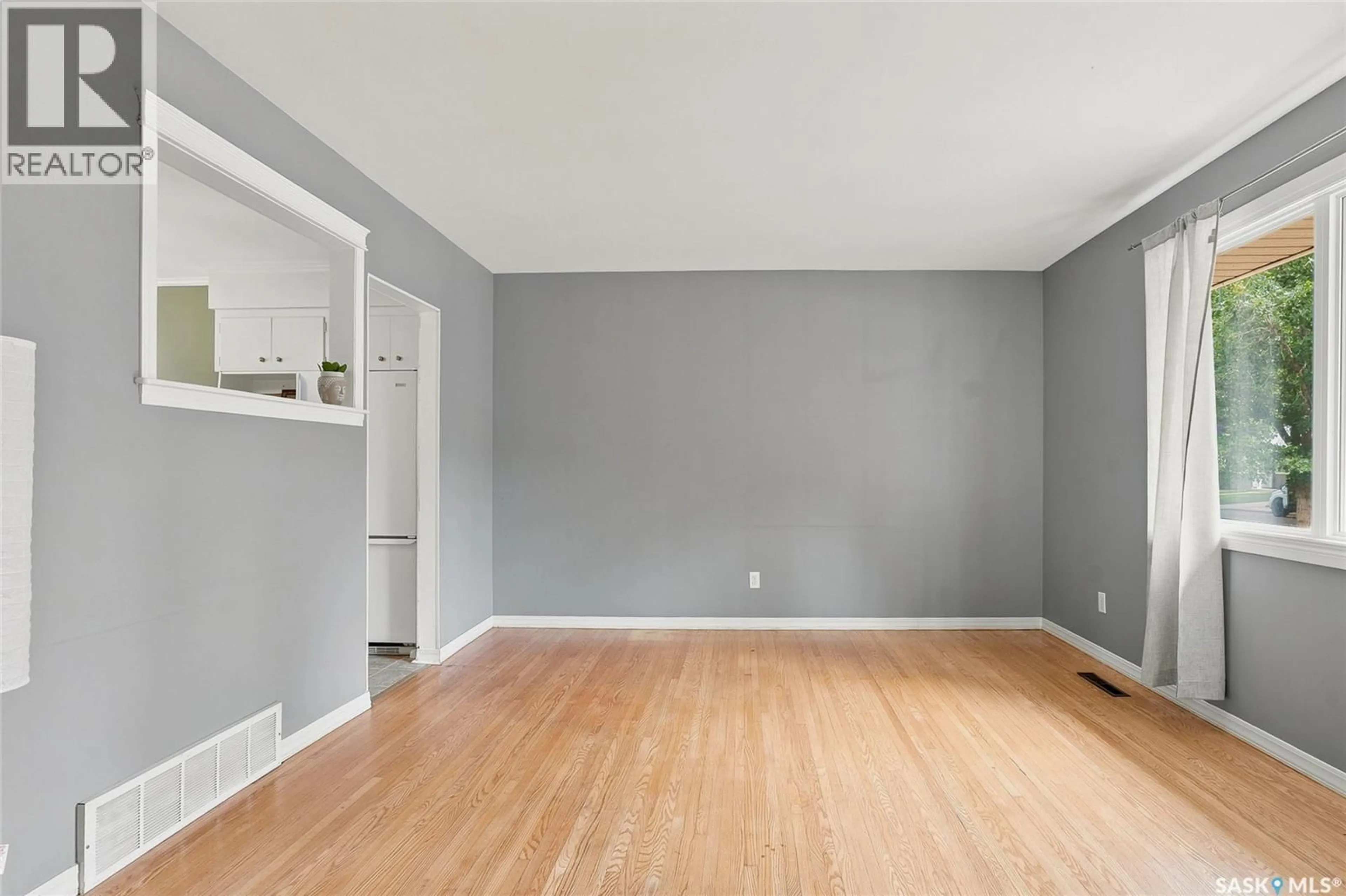 A pic of a room for 1309 I AVENUE, Saskatoon Saskatchewan S7L2J1