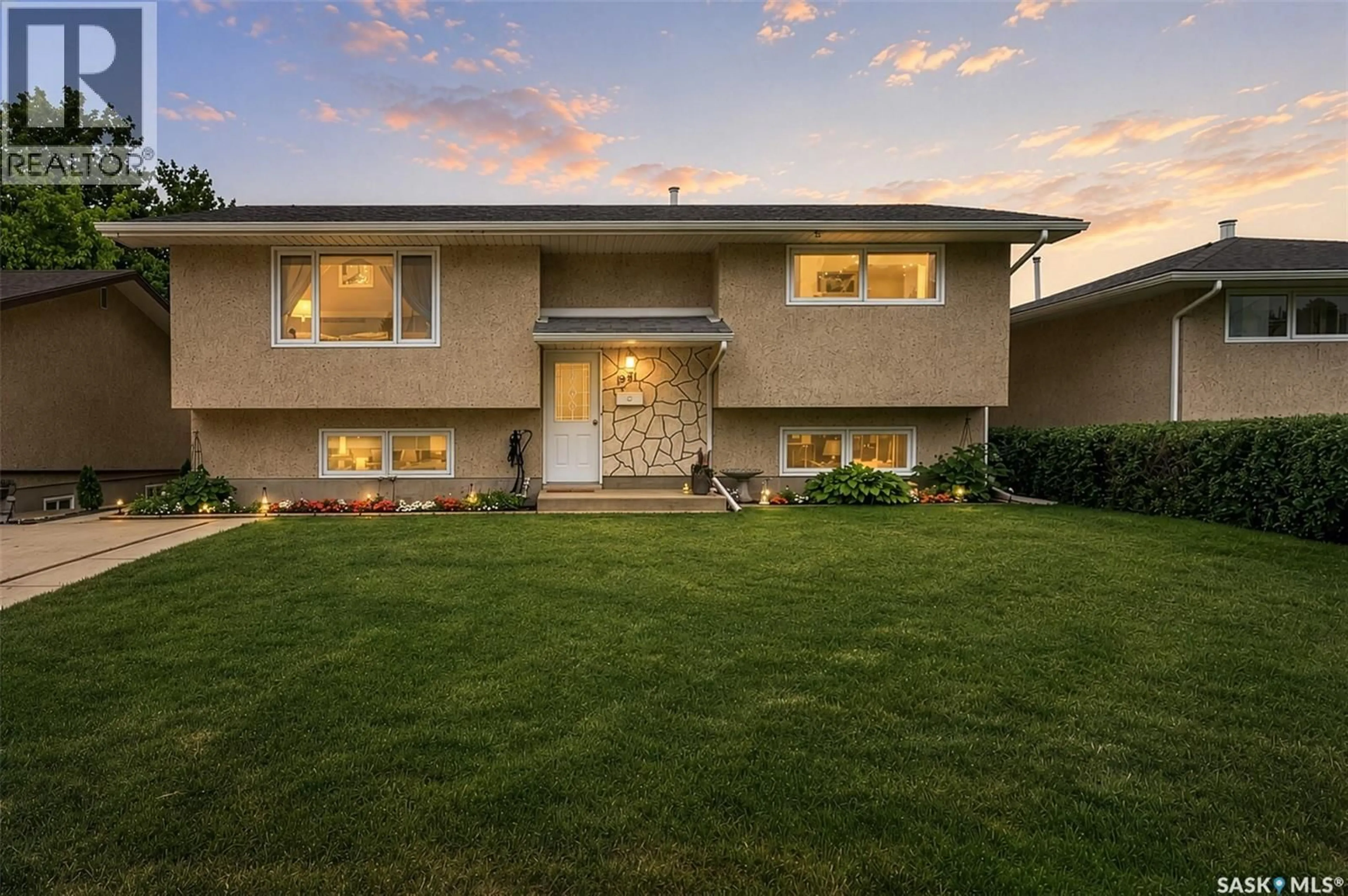 Home with vinyl exterior material, street for 1331 ATHABASCA STREET, Moose Jaw Saskatchewan S6H6C8