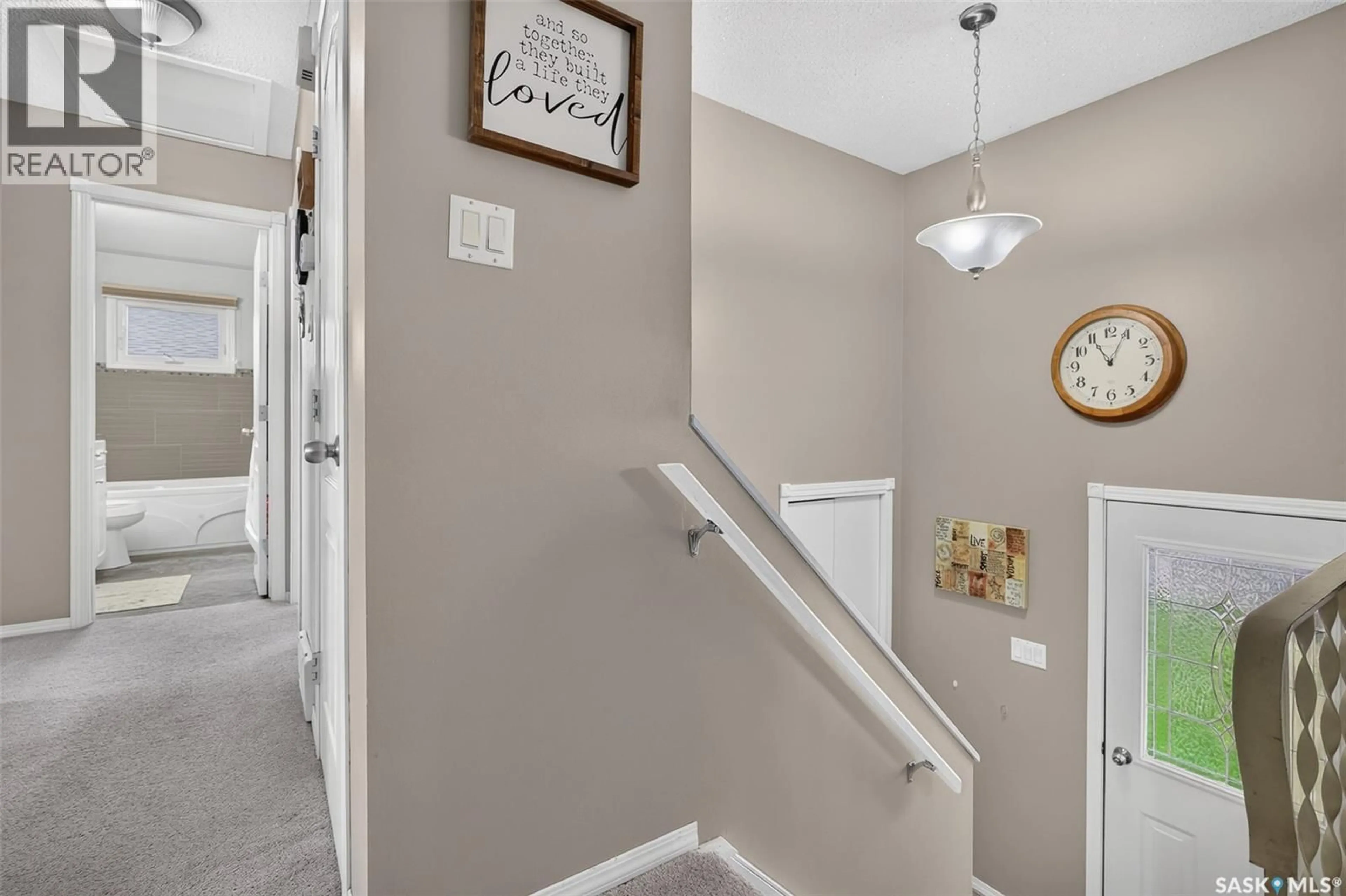 Indoor entryway for 1331 ATHABASCA STREET, Moose Jaw Saskatchewan S6H6C8