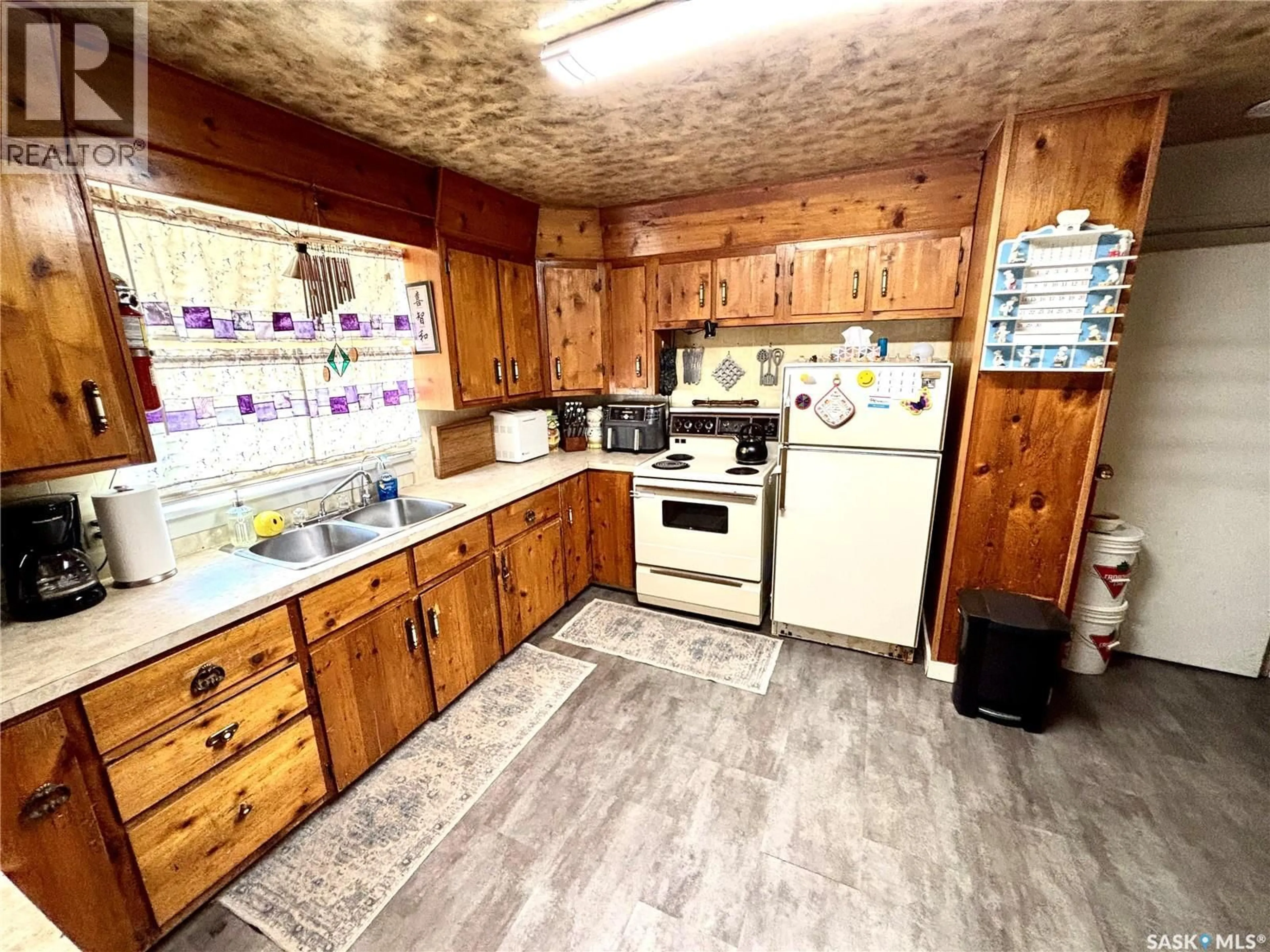 Standard kitchen, unknown for 465 1ST AVENUE, Duck Lake Saskatchewan S0K1J0