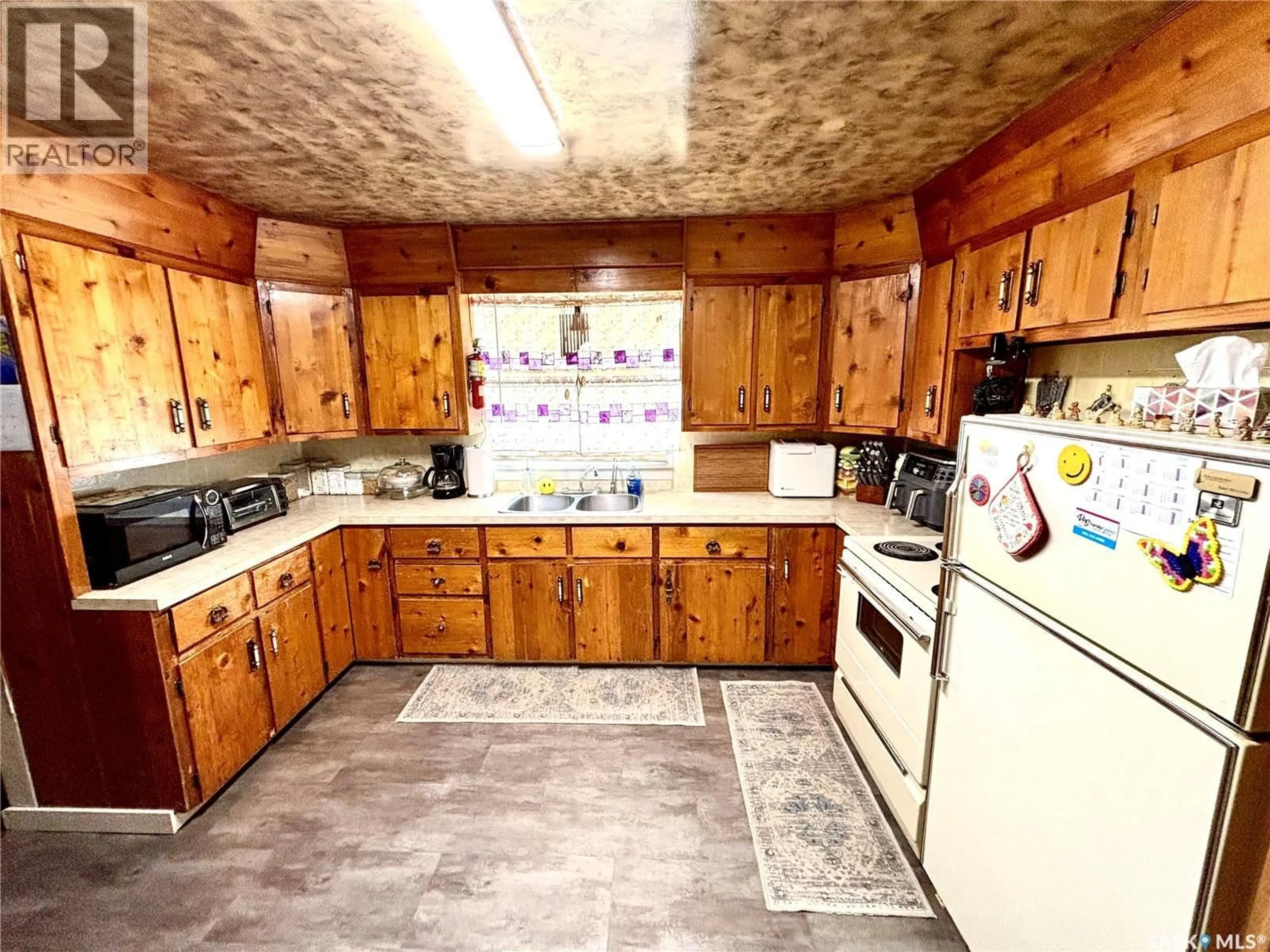Standard kitchen, unknown for 465 1ST AVENUE, Duck Lake Saskatchewan S0K1J0
