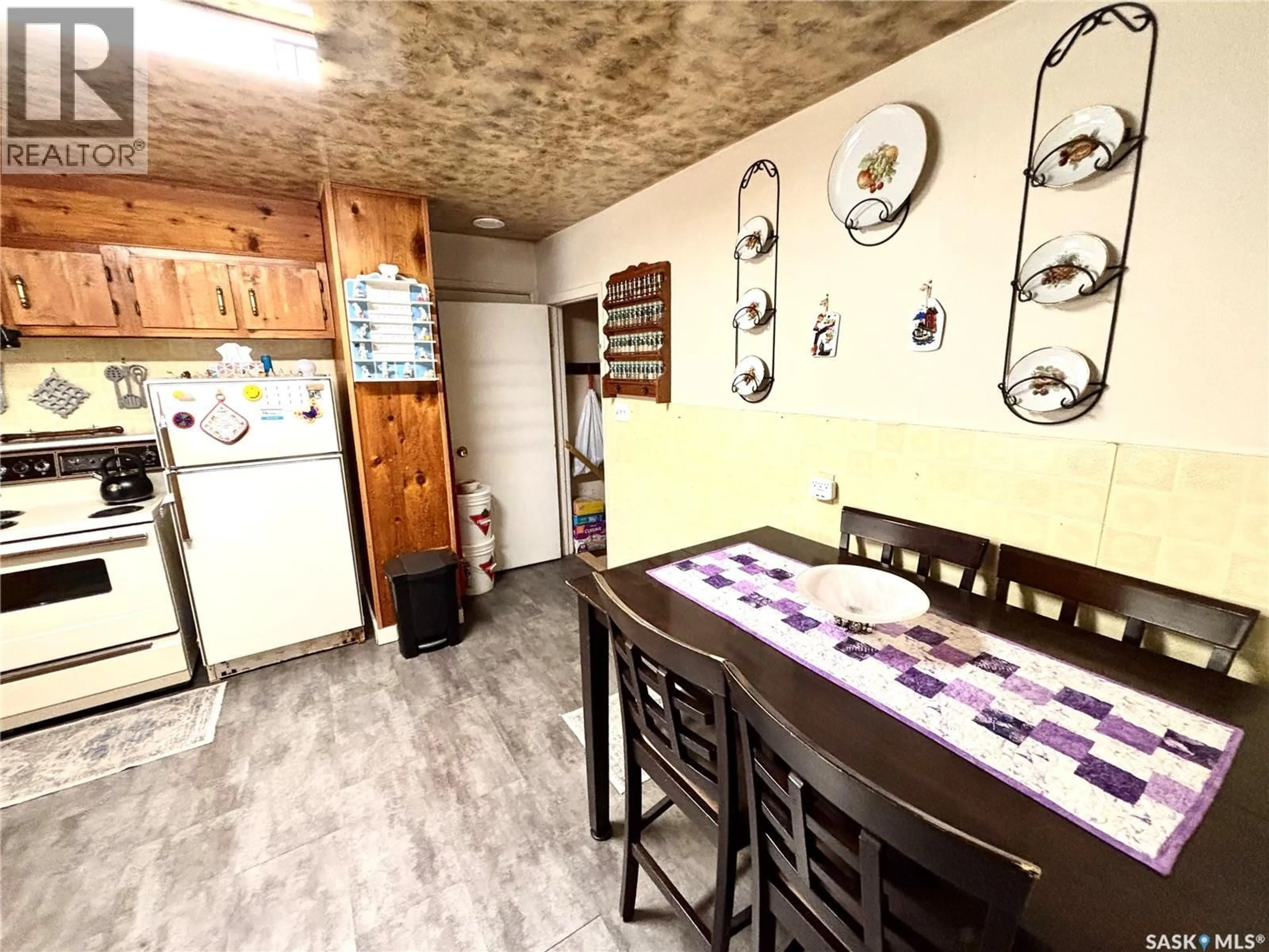 Standard kitchen, ceramic/tile floor for 465 1ST AVENUE, Duck Lake Saskatchewan S0K1J0