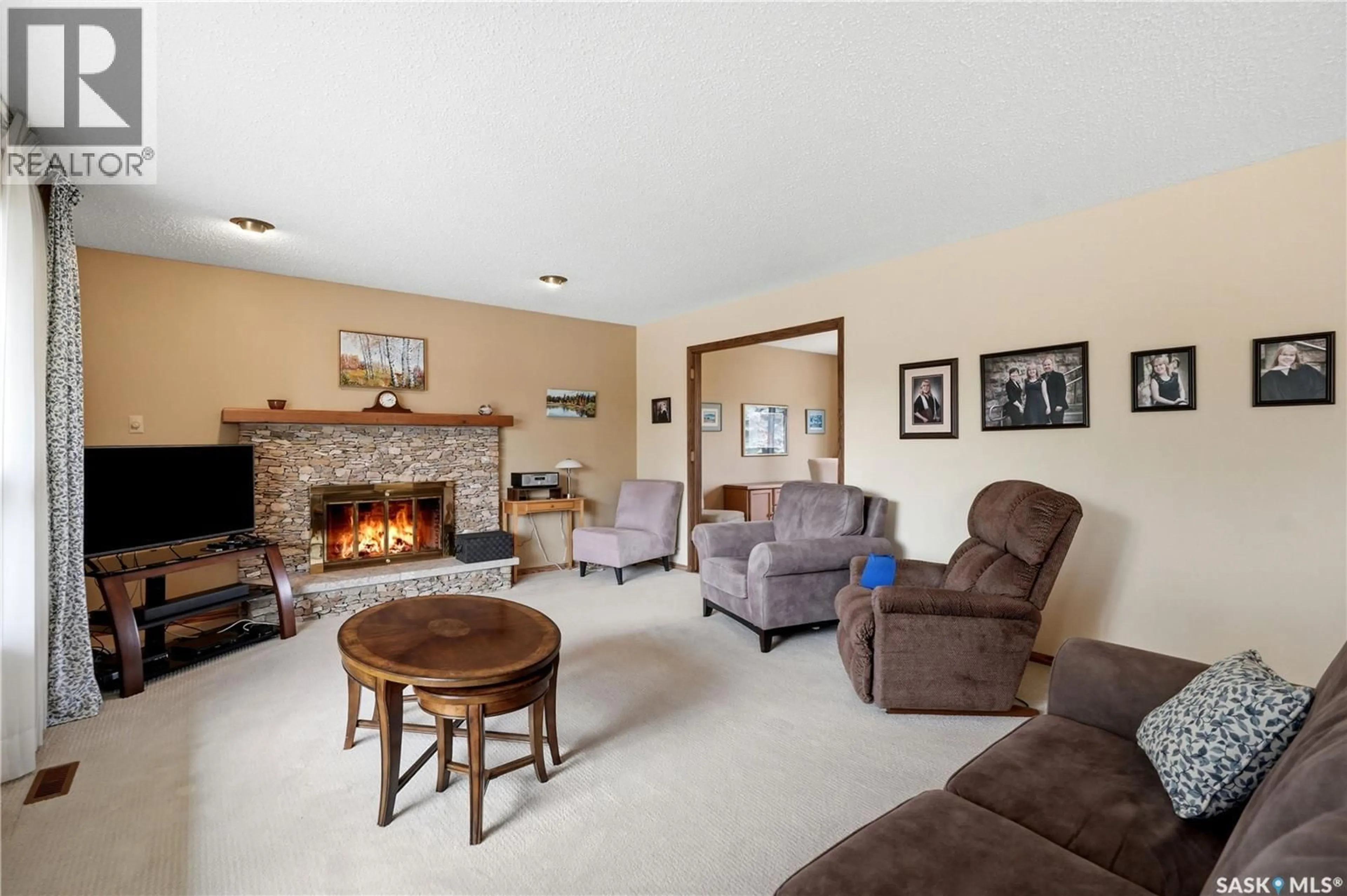 Living room with furniture, unknown for 515 FROBISHER CRESCENT, Saskatoon Saskatchewan S7K4Y8