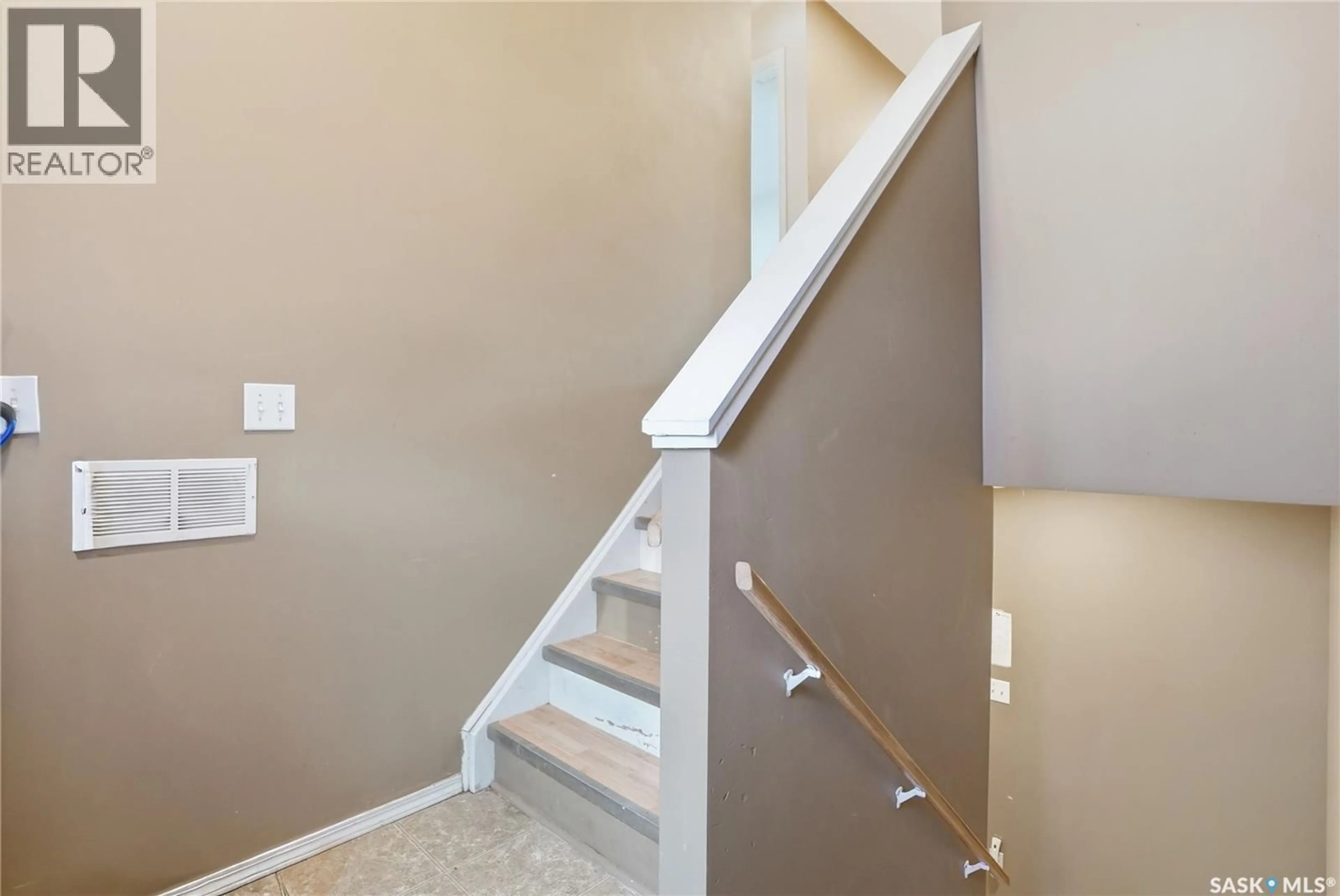 Stairs for 222 V AVENUE, Saskatoon Saskatchewan S7M3B3