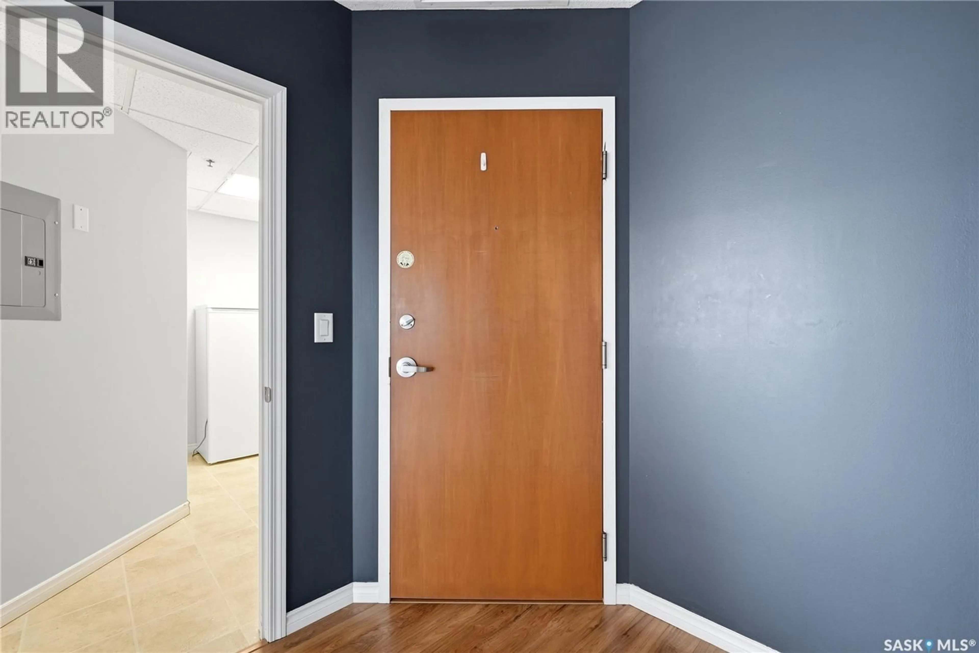 Indoor entryway for 1914 - 1102 HAMILTON STREET, Regina Saskatchewan S4P3N6