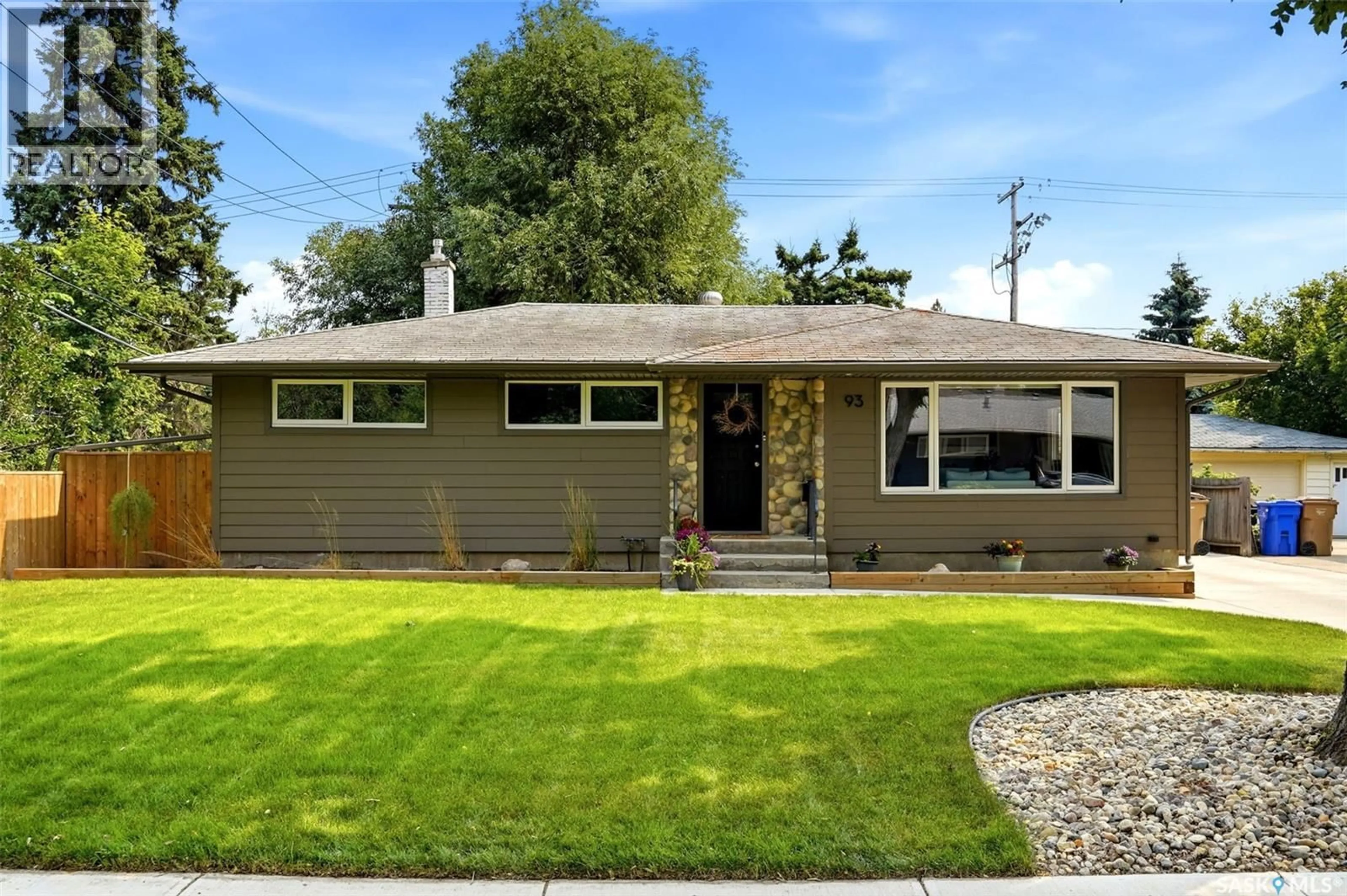 Home with vinyl exterior material, street for 93 MARTIN STREET, Regina Saskatchewan S4S3W4