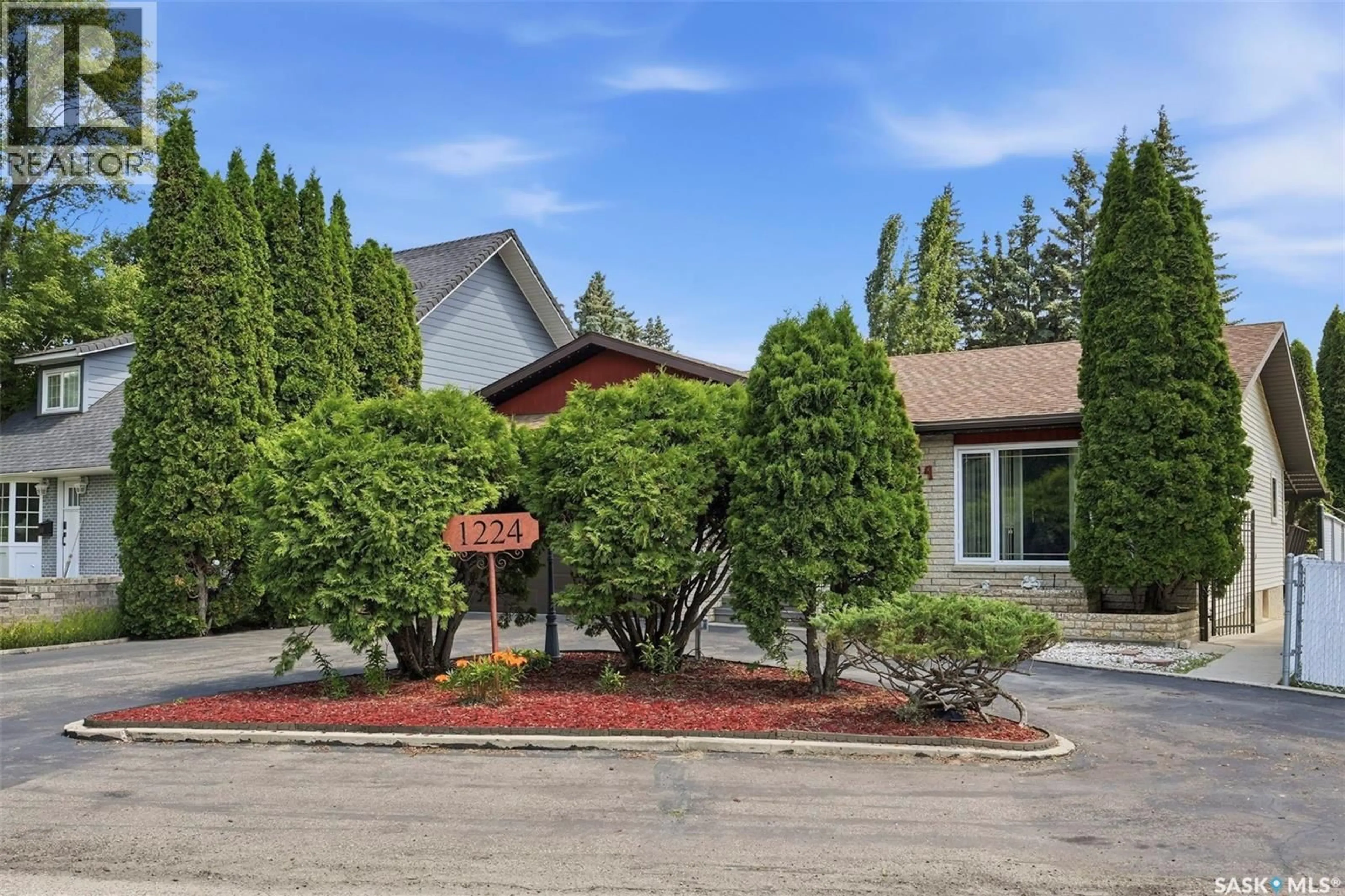 Patio, mountain view for 1224 CRESCENT BOULEVARD, Saskatoon Saskatchewan S7M3W6
