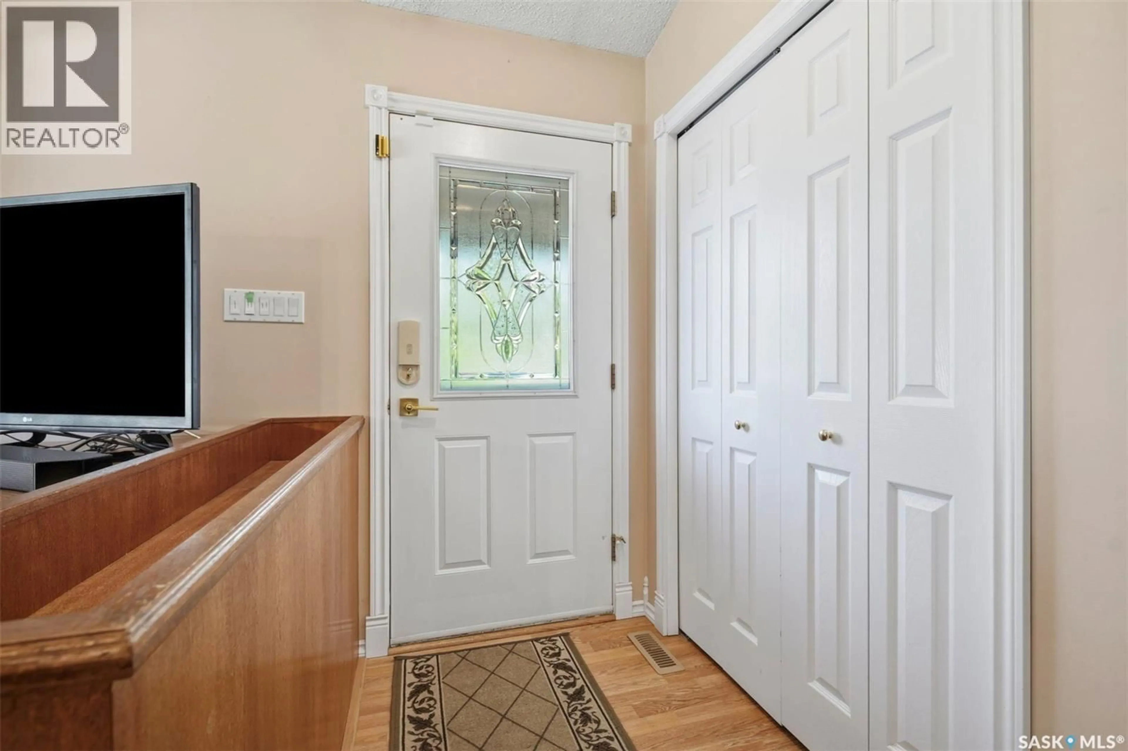 Indoor entryway for 1224 CRESCENT BOULEVARD, Saskatoon Saskatchewan S7M3W6