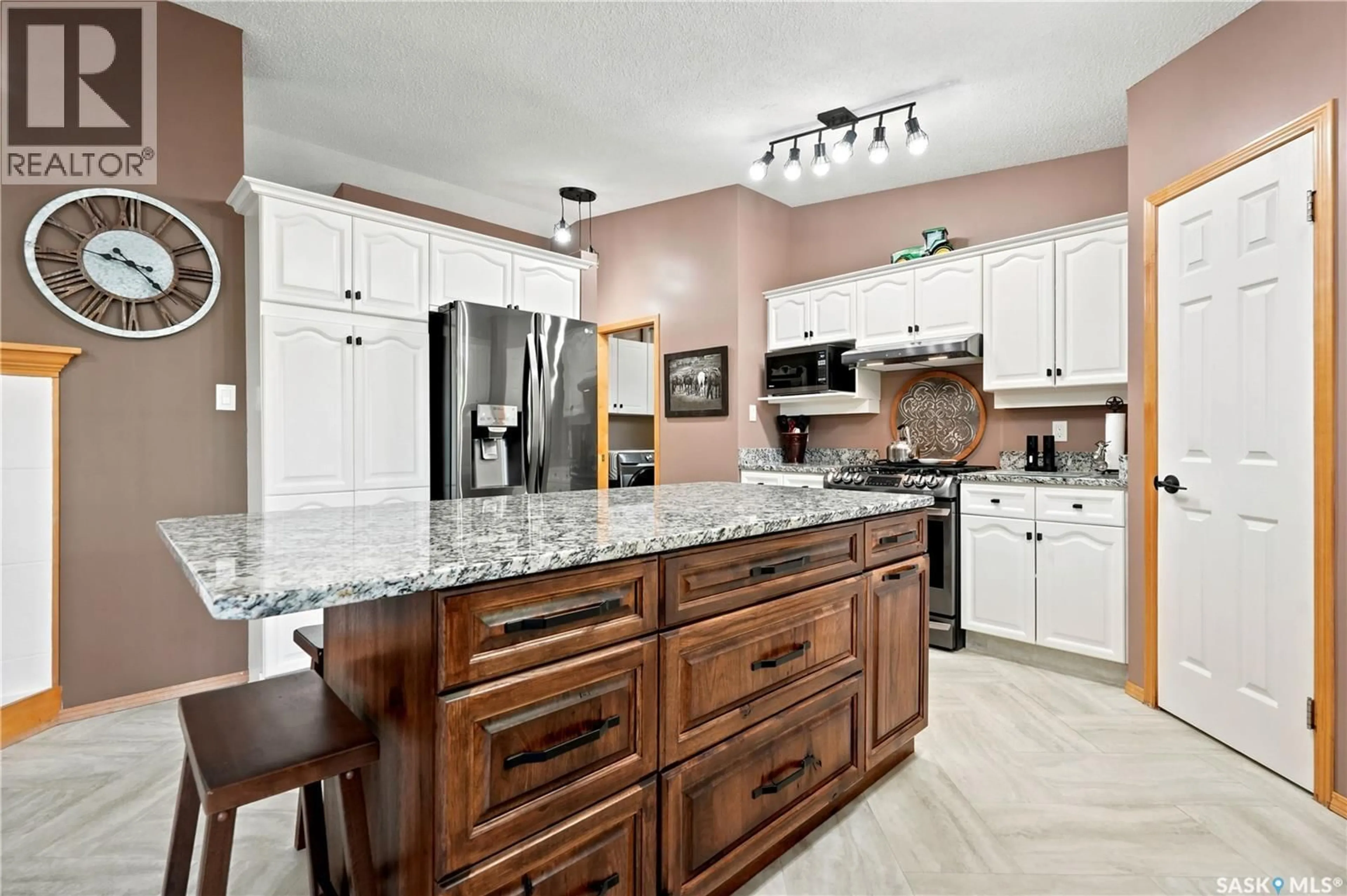 Open concept kitchen, ceramic/tile floor for 12 STERN PLACE, Edenwold Rm No.158 Saskatchewan S4L1B2