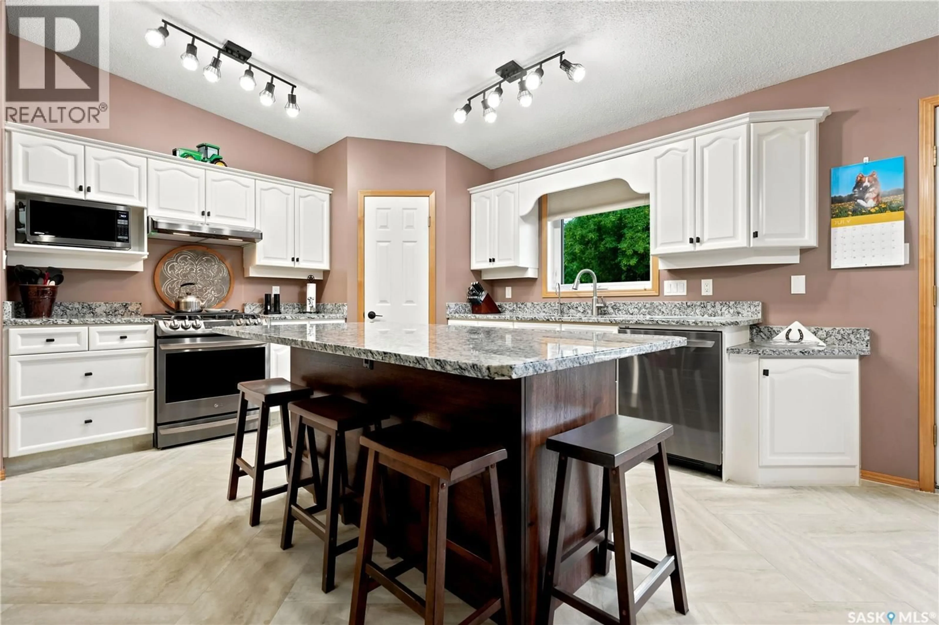 Open concept kitchen, ceramic/tile floor for 12 STERN PLACE, Edenwold Rm No.158 Saskatchewan S4L1B2