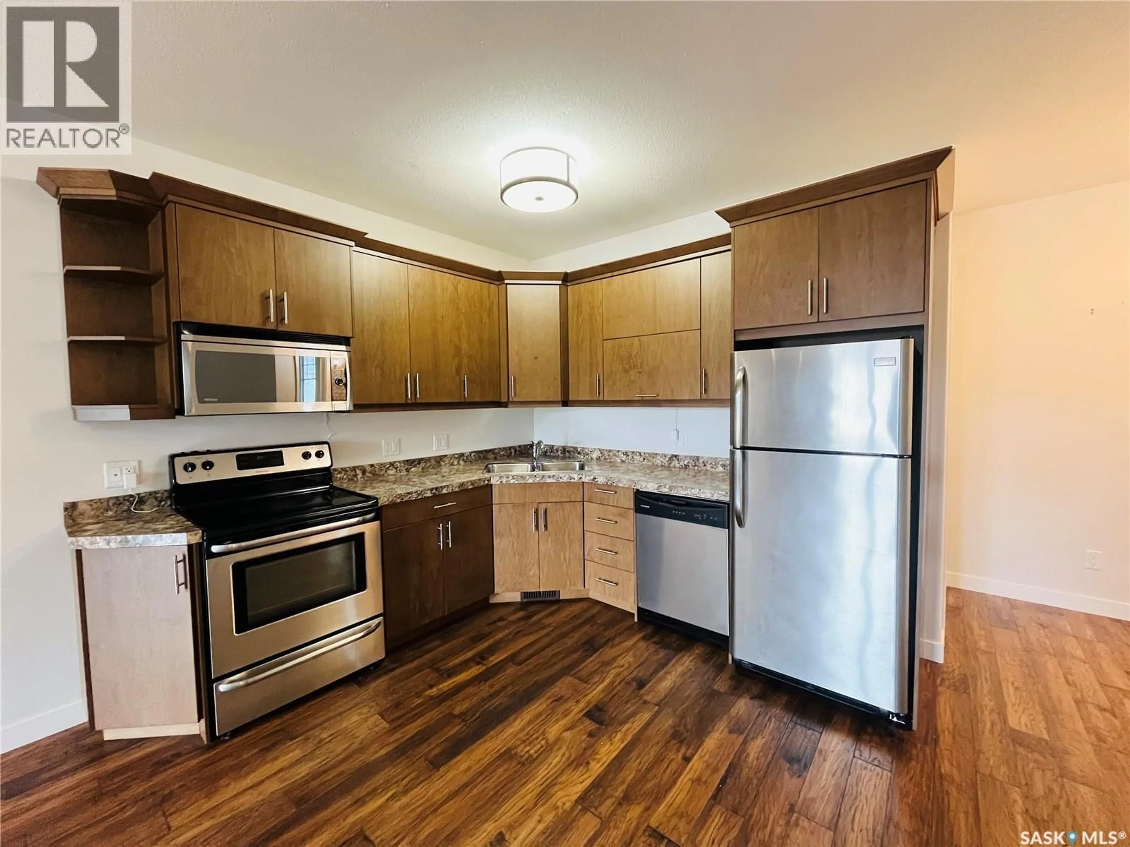 Standard kitchen, wood/laminate floor for E - 4217 GREEN APPLE DRIVE, Regina Saskatchewan S4V1S1