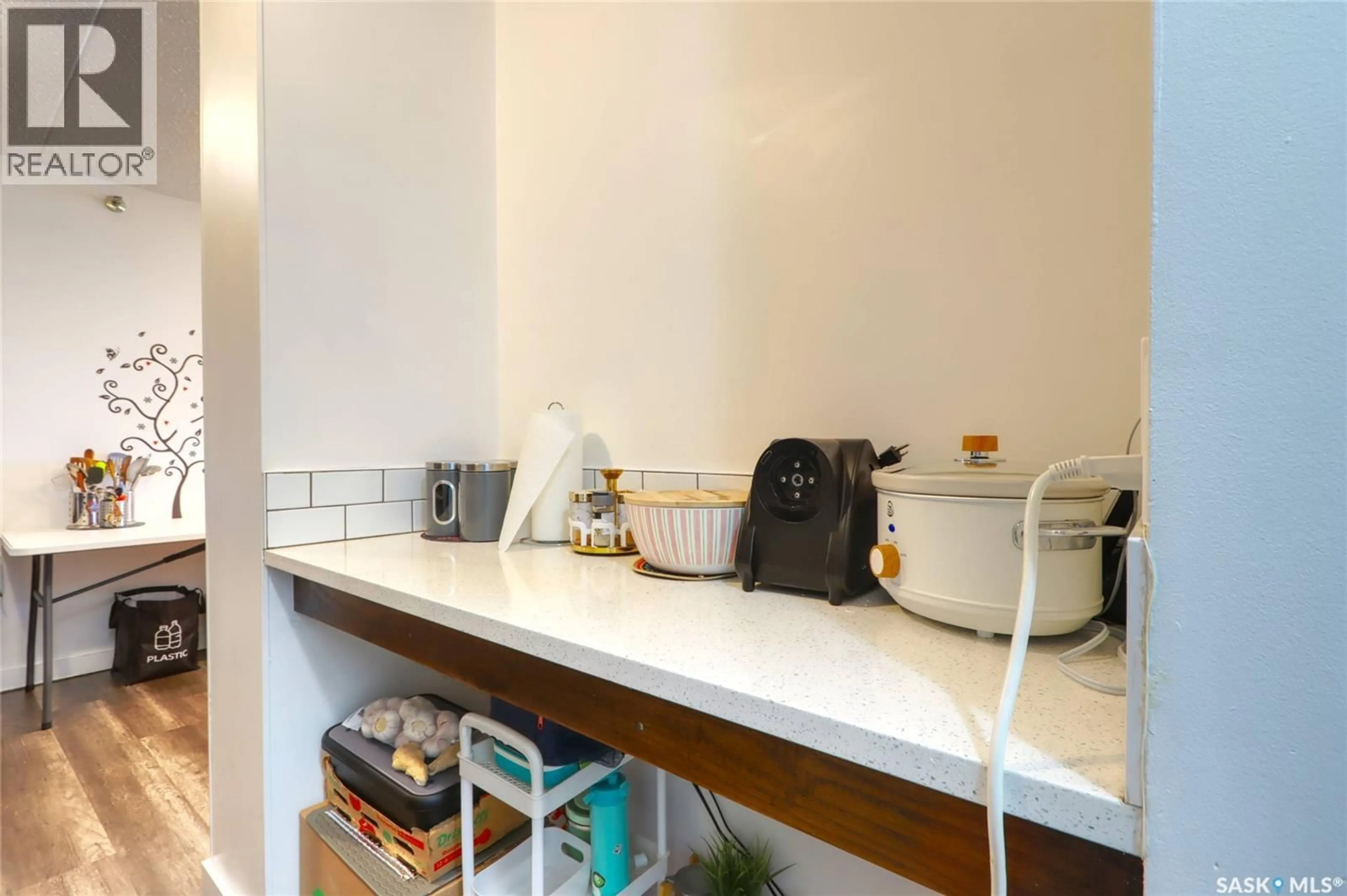 Standard kitchen, ceramic/tile floor for 4045 - 709 RAE STREET, Regina Saskatchewan S4S6Y8