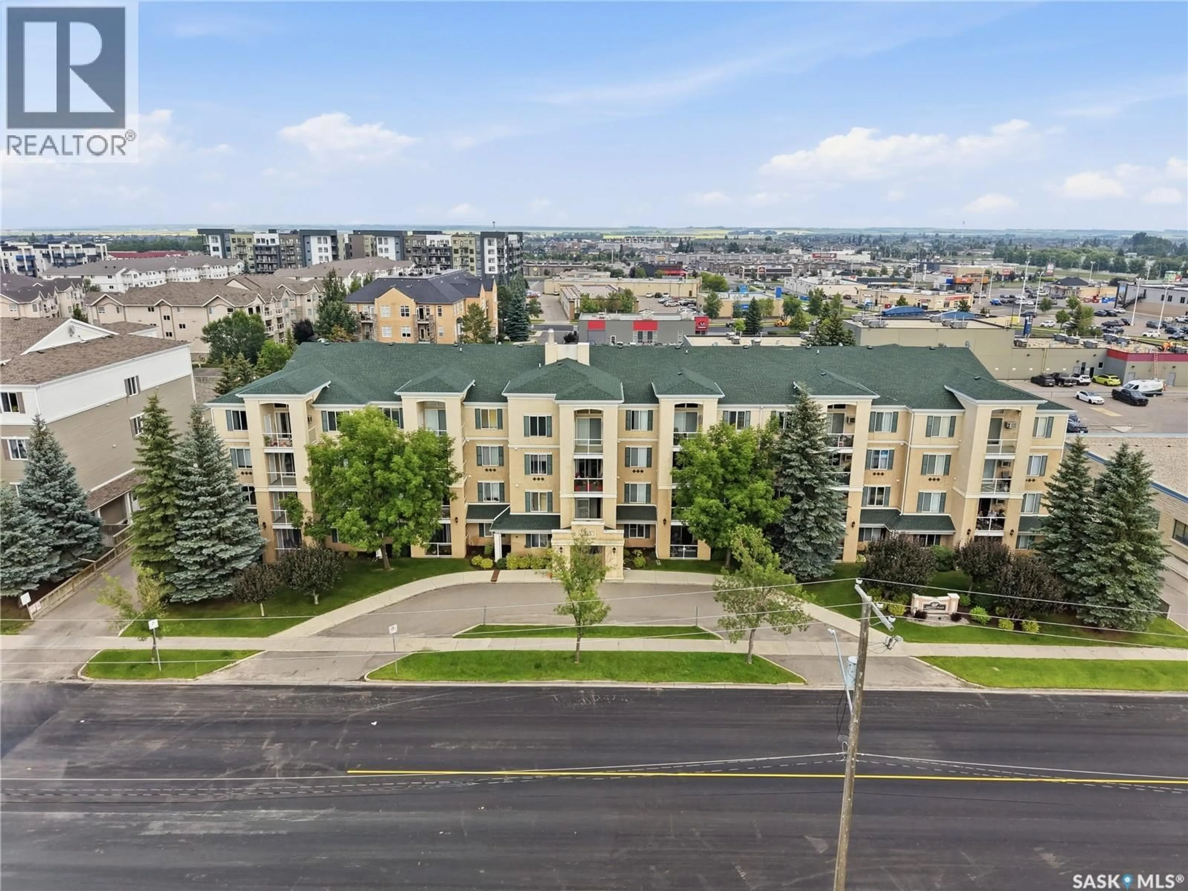 A pic from outside/outdoor area/front of a property/back of a property/a pic from drone, city buildings view from balcony for 215 - 209 LOWE ROAD, Saskatoon Saskatchewan S7S1N1