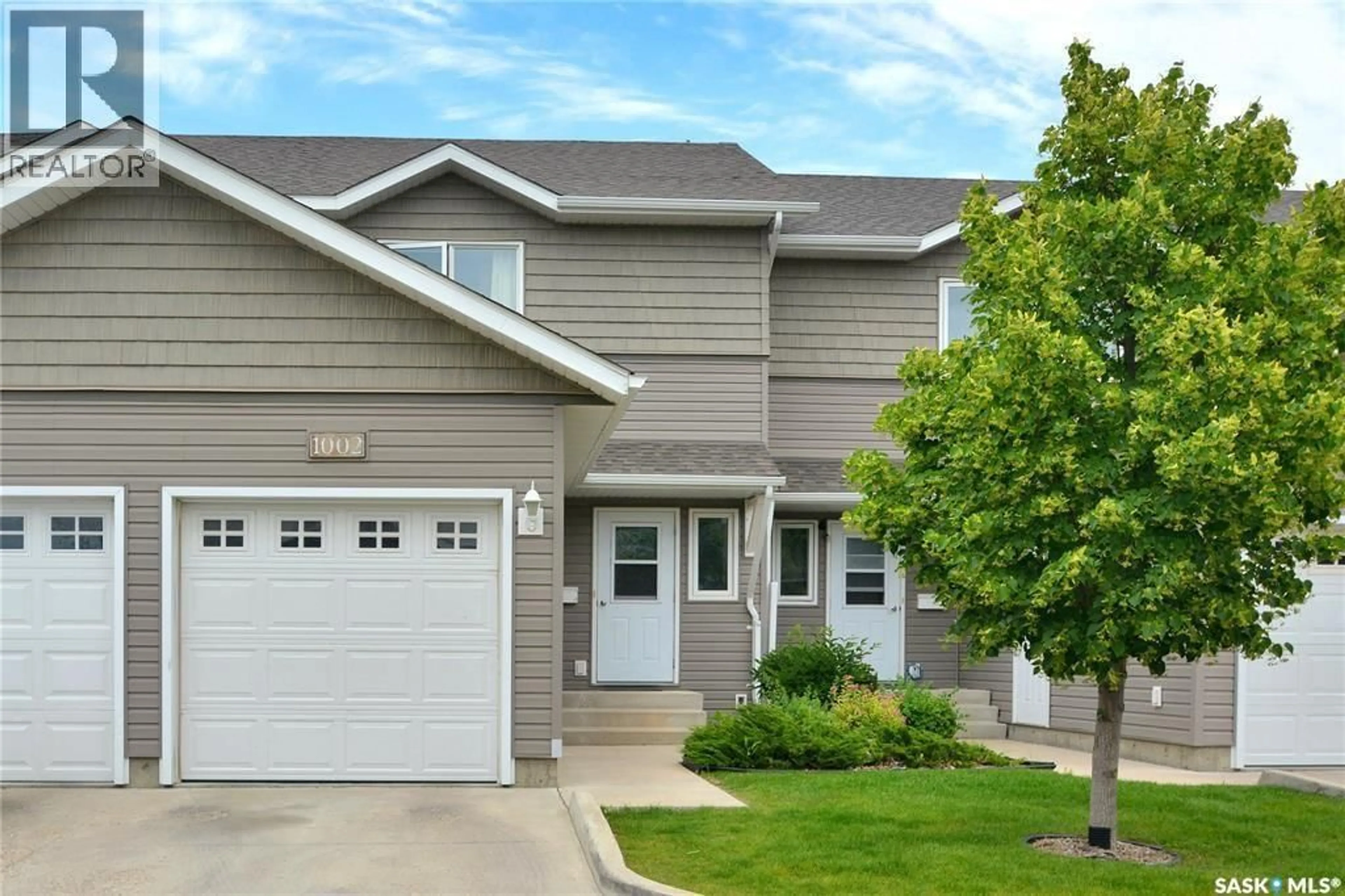 Home with vinyl exterior material, street for 1002 715 HART ROAD, Saskatoon Saskatchewan S7M3Y8