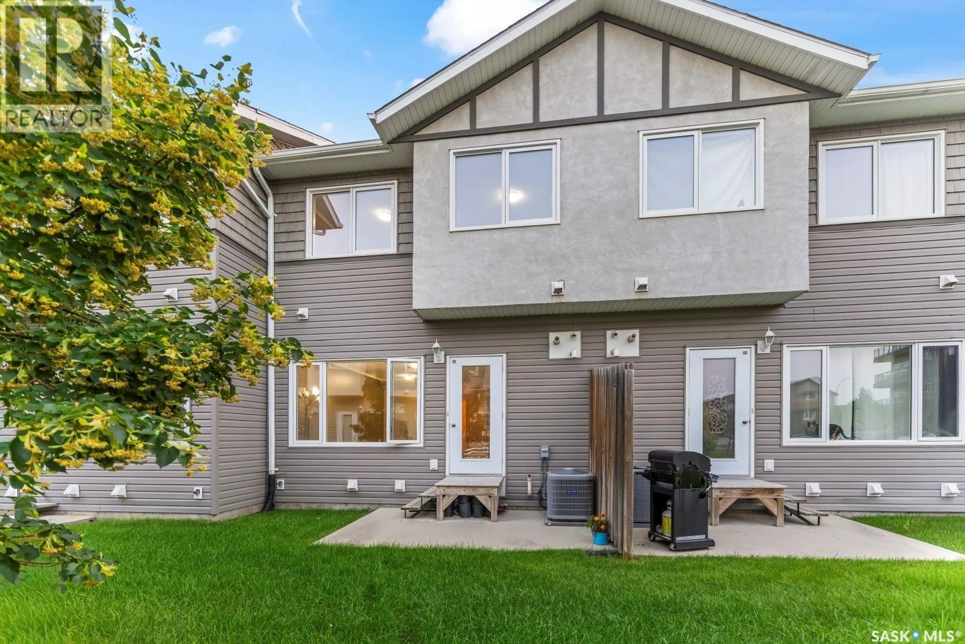 Home with vinyl exterior material, street for 1002 715 HART ROAD, Saskatoon Saskatchewan S7M3Y8