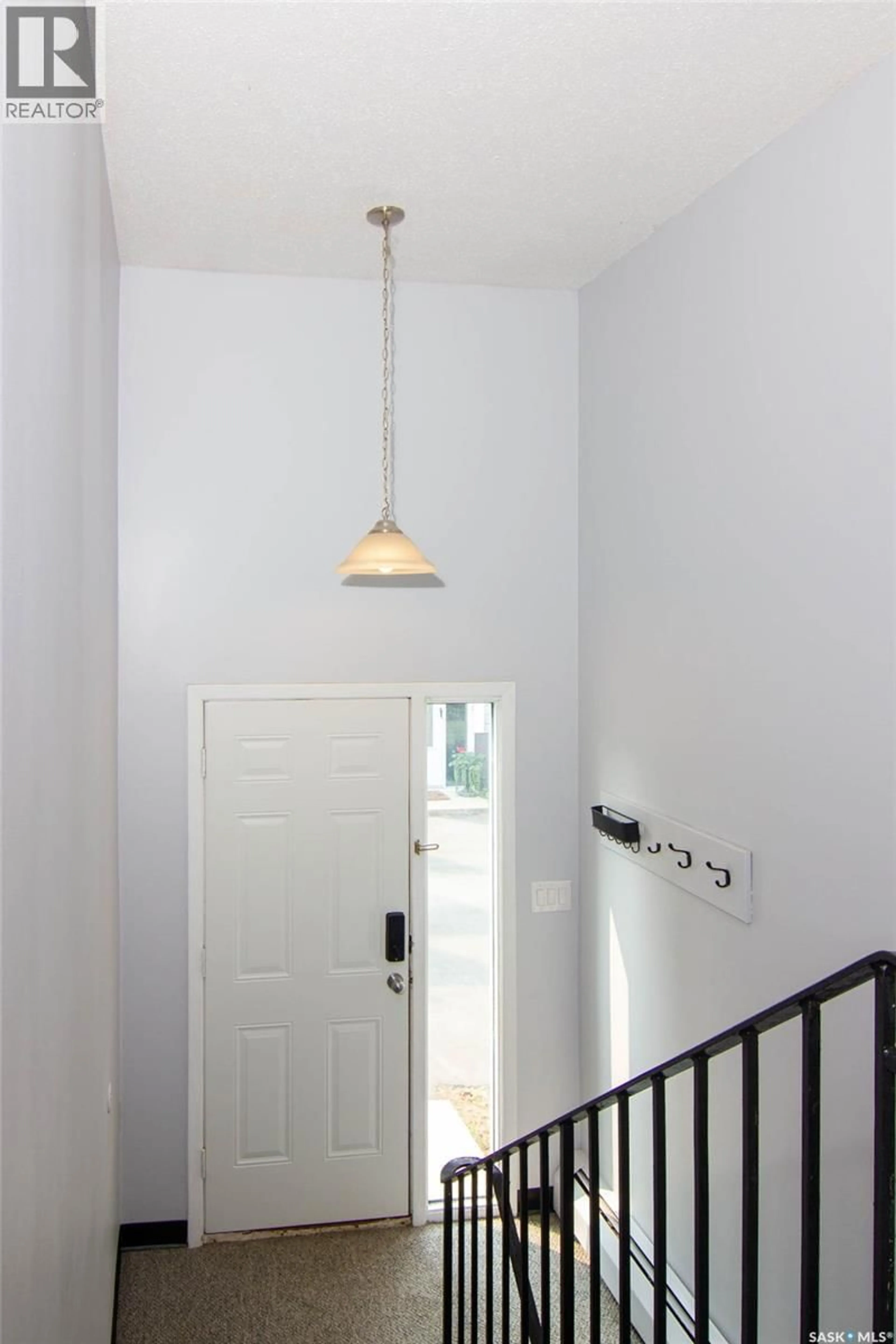 Indoor entryway for 1625 THOMPSON AVENUE, Saskatoon Saskatchewan S7N1Y2