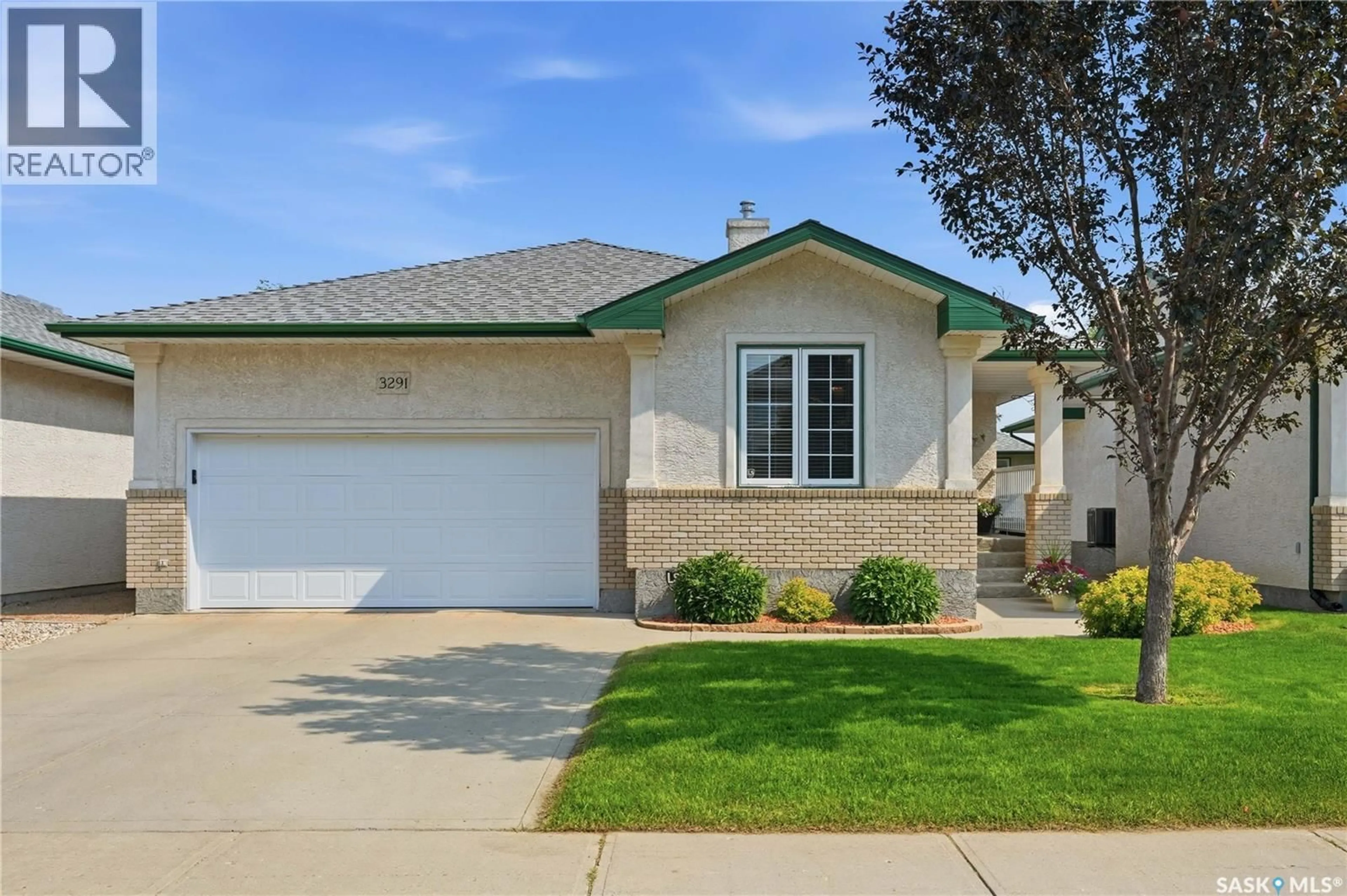 Home with vinyl exterior material, street for E - 3291 THAMES CRESCENT, Regina Saskatchewan S4V2Y9