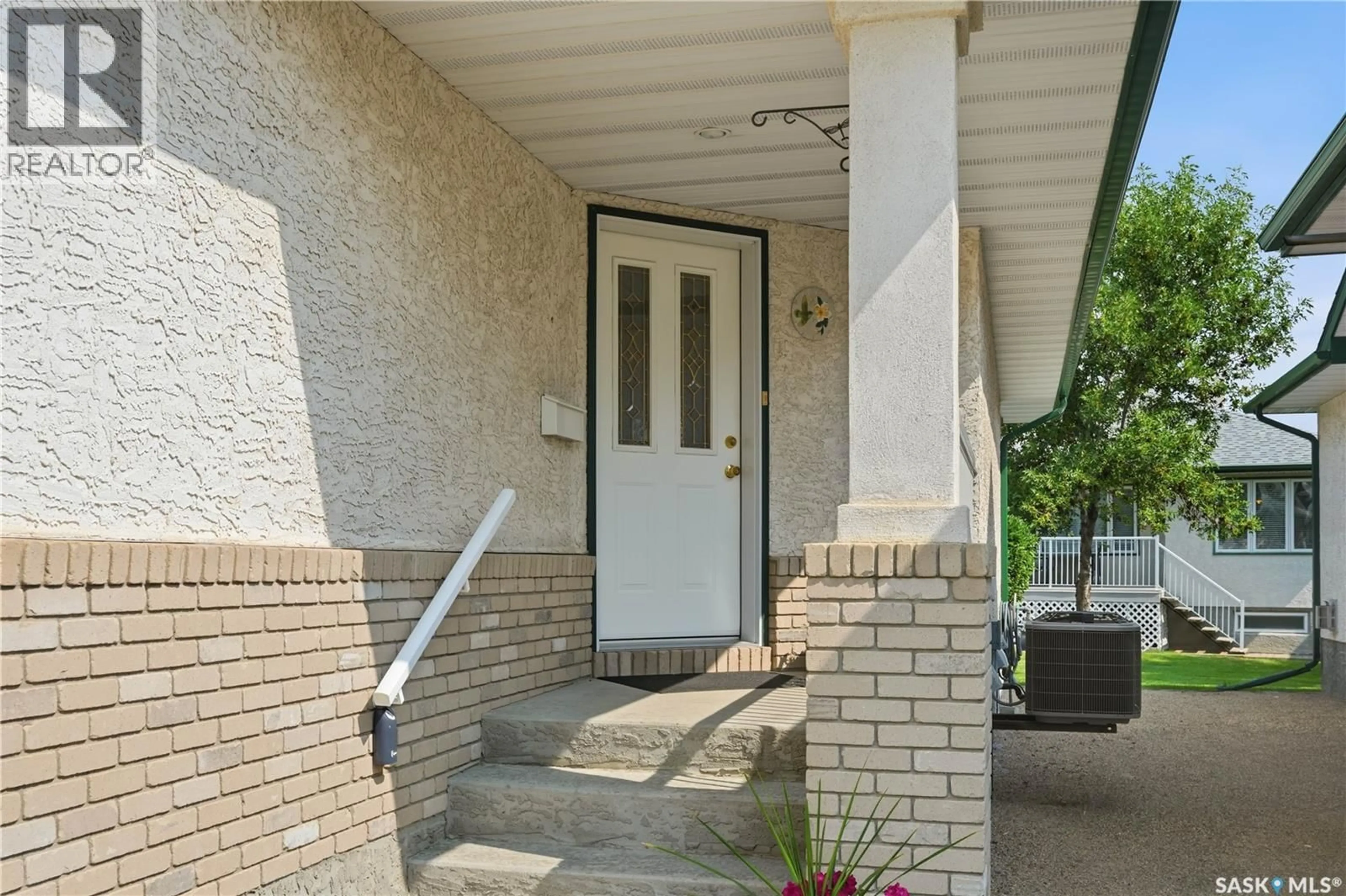 Indoor entryway for E - 3291 THAMES CRESCENT, Regina Saskatchewan S4V2Y9