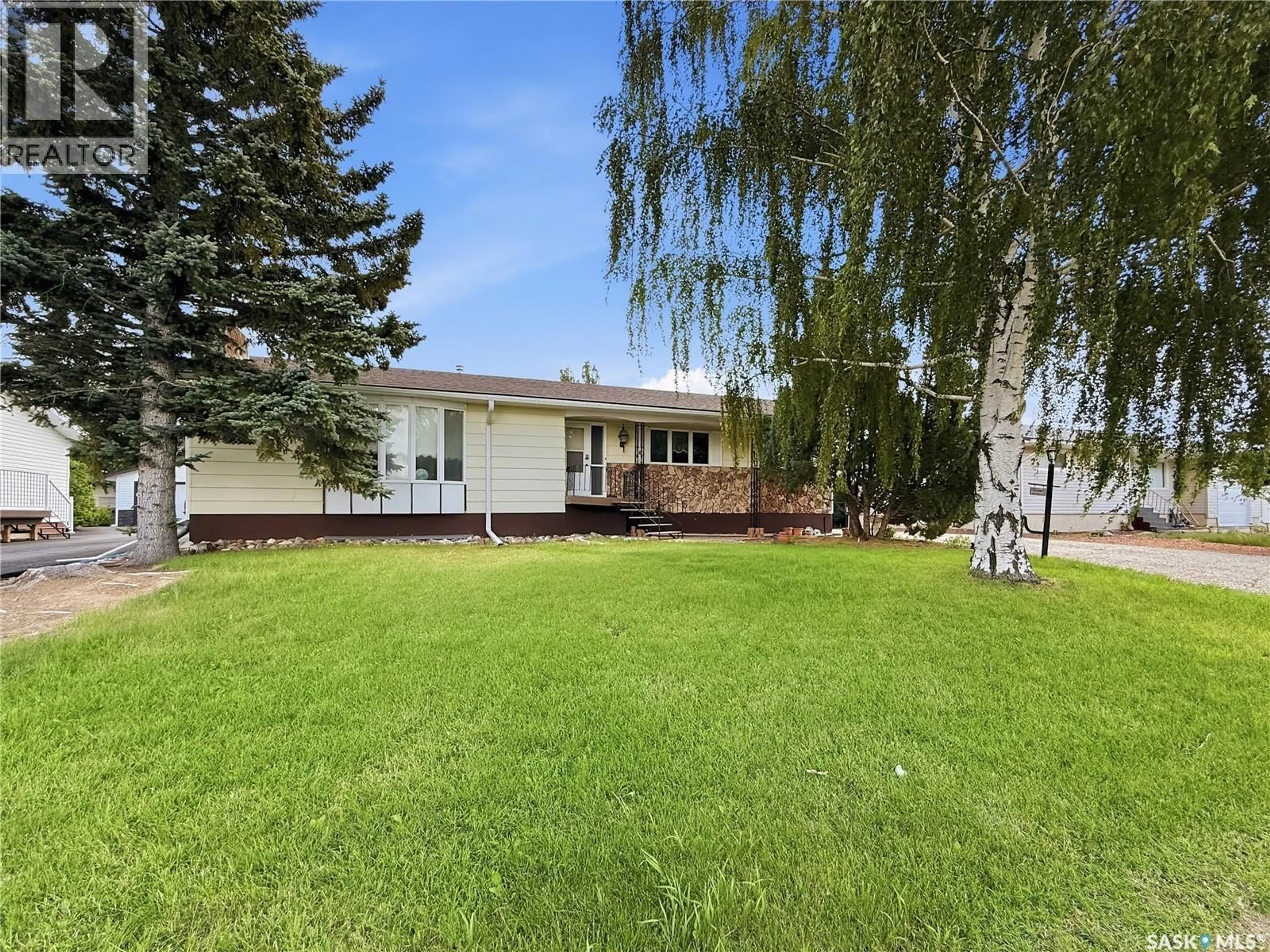 A pic from outside/outdoor area/front of a property/back of a property/a pic from drone, street for 512 1ST STREET N, Cabri Saskatchewan S0N0J0