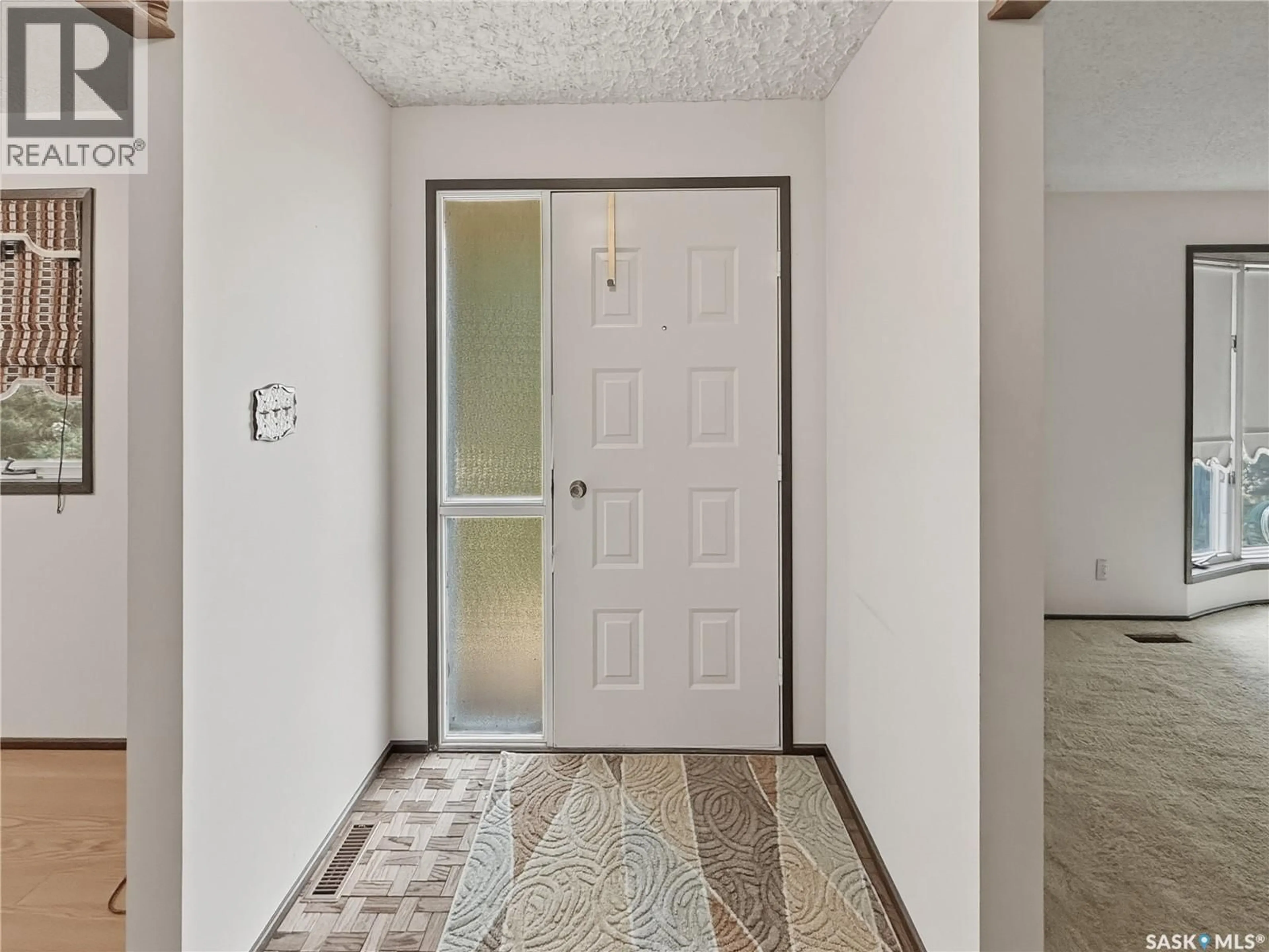 Indoor entryway for 512 1ST STREET N, Cabri Saskatchewan S0N0J0