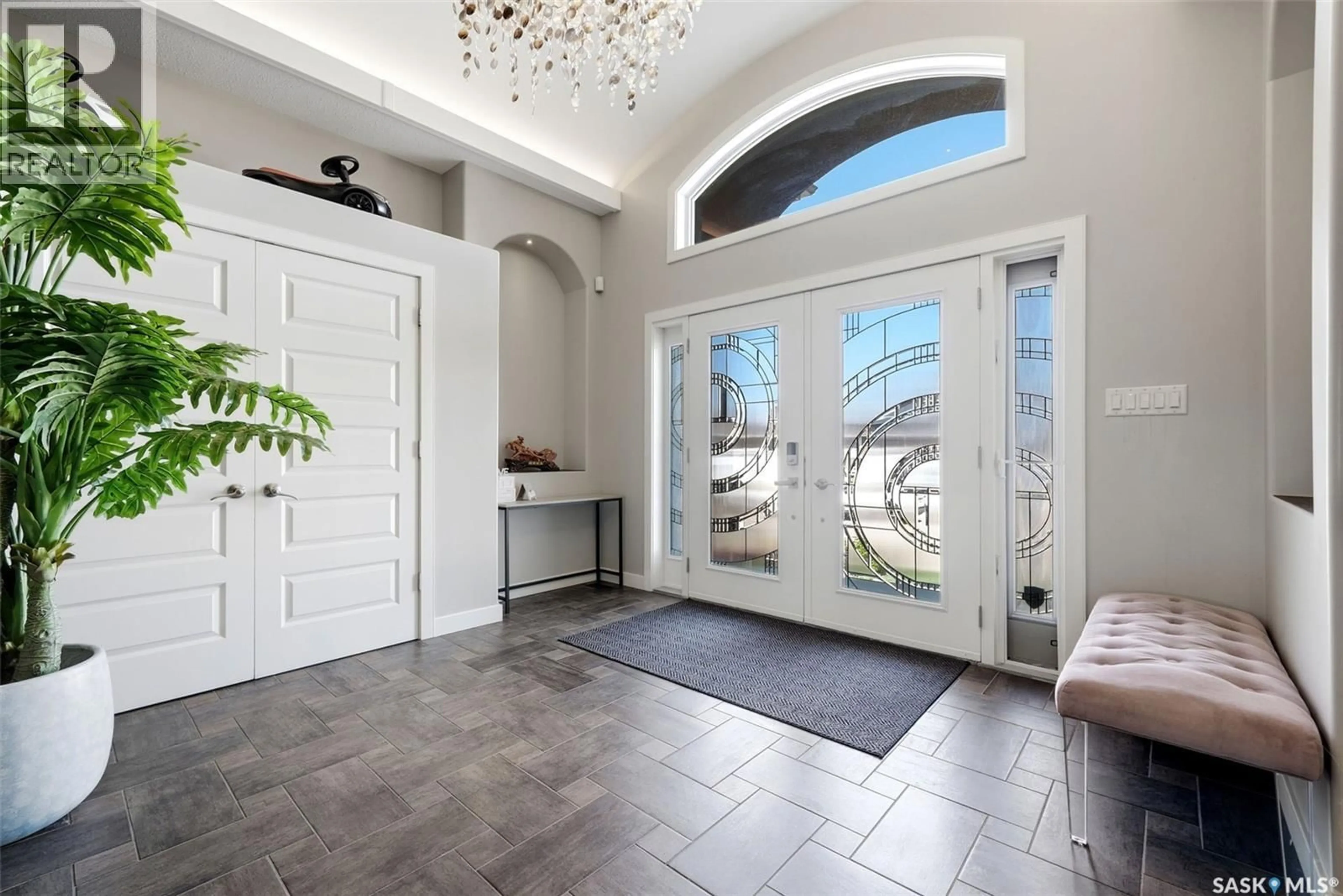 Indoor entryway for 2423 LINNER BAY, Regina Saskatchewan S4V1K3
