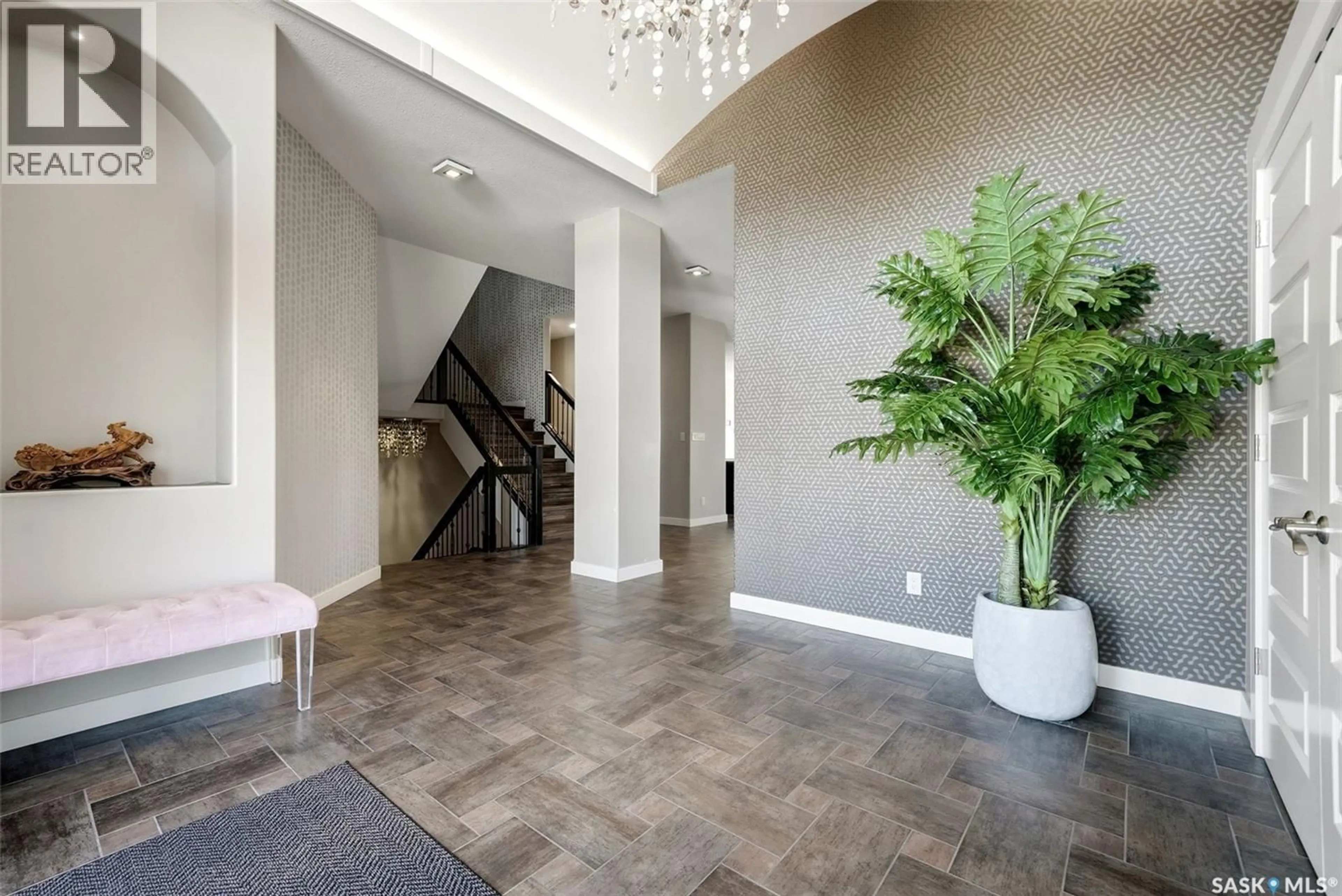 Indoor foyer for 2423 LINNER BAY, Regina Saskatchewan S4V1K3