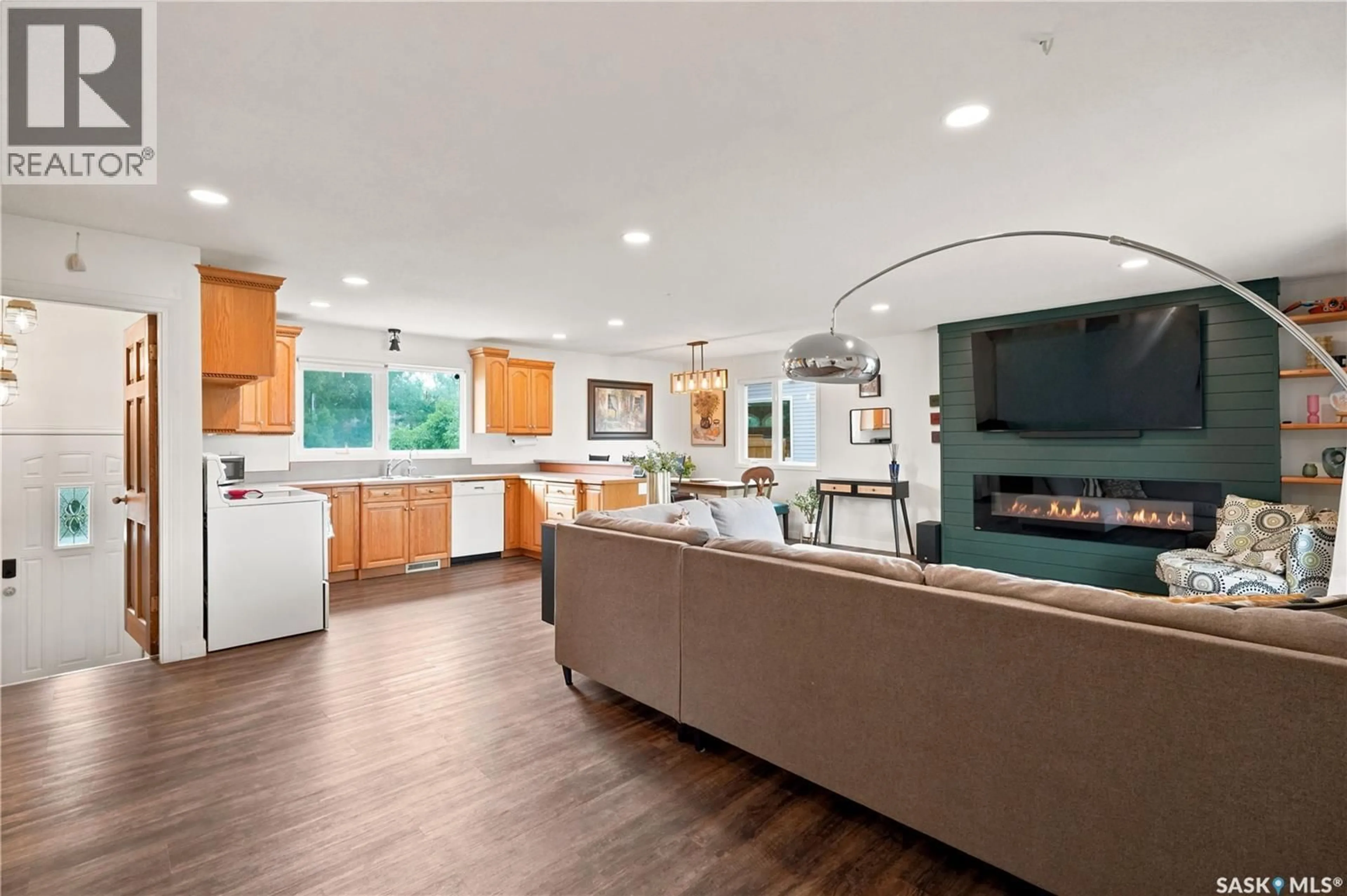 Open concept kitchen, unknown for 7343 8TH AVENUE, Regina Saskatchewan S4T0X2