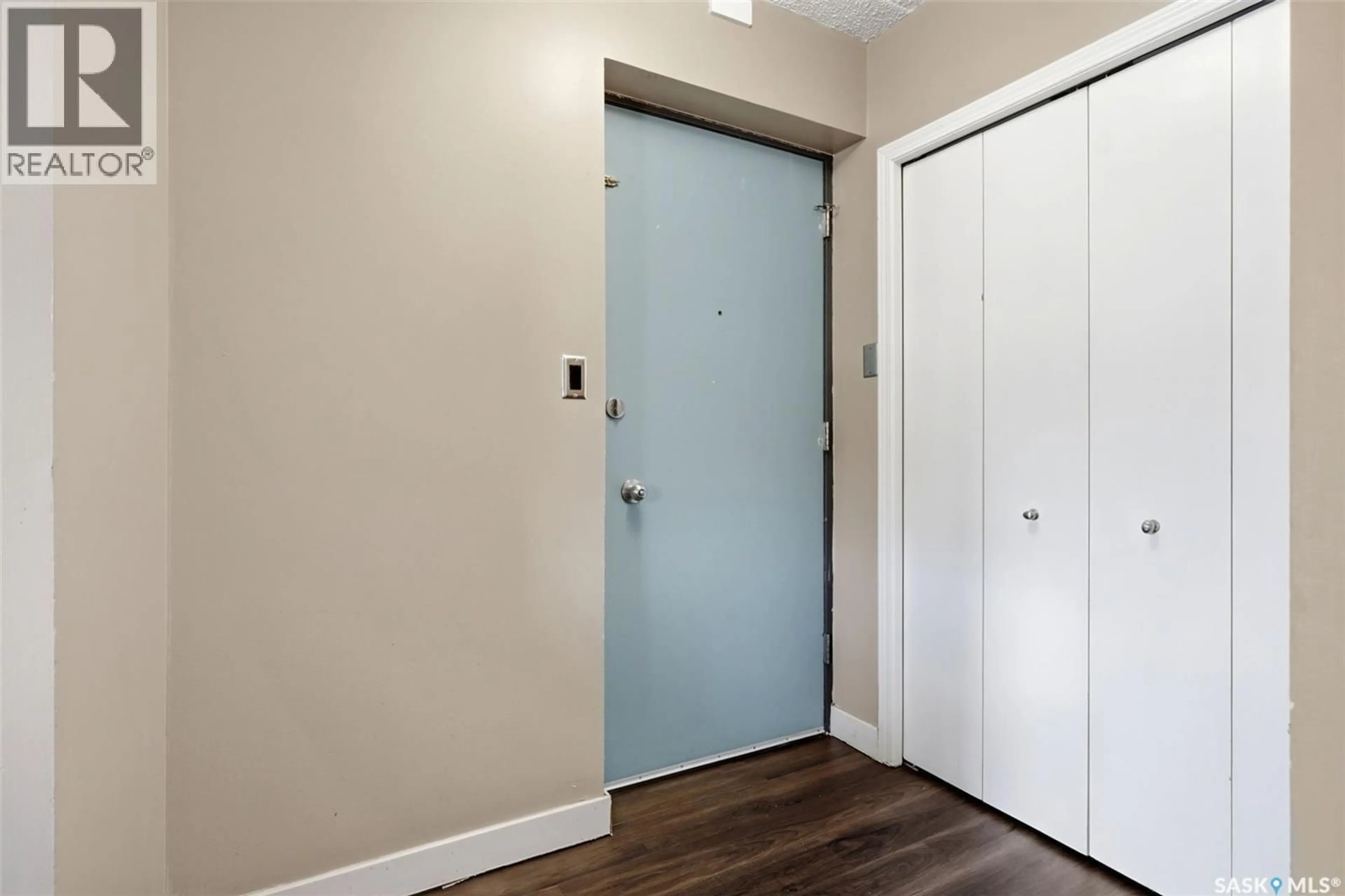 Indoor entryway for N - 6 405 LORNE STREET, Regina Saskatchewan S4R3B2
