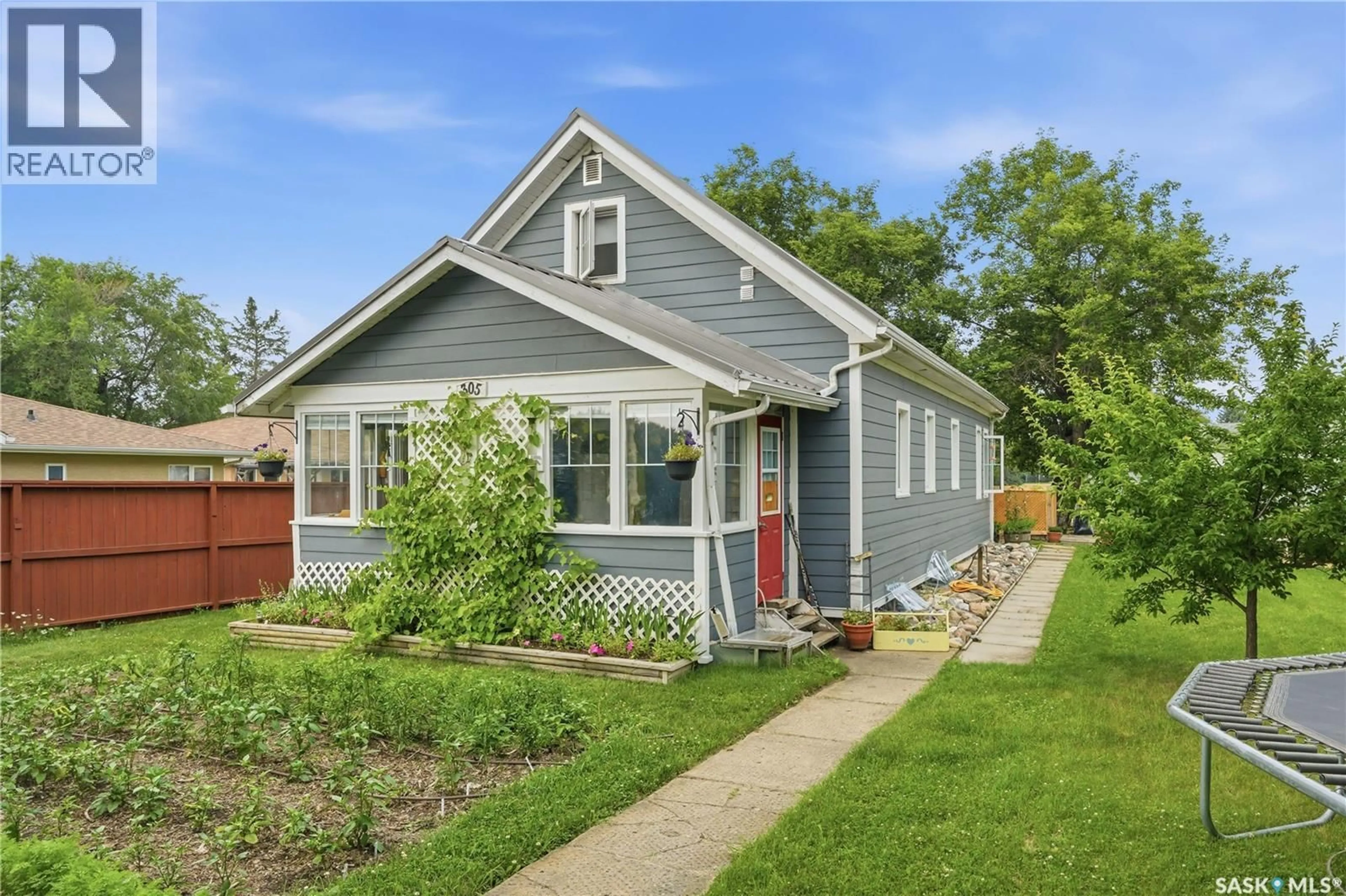Home with vinyl exterior material, street for 305 2ND AVENUE, Borden Saskatchewan S0K0N0