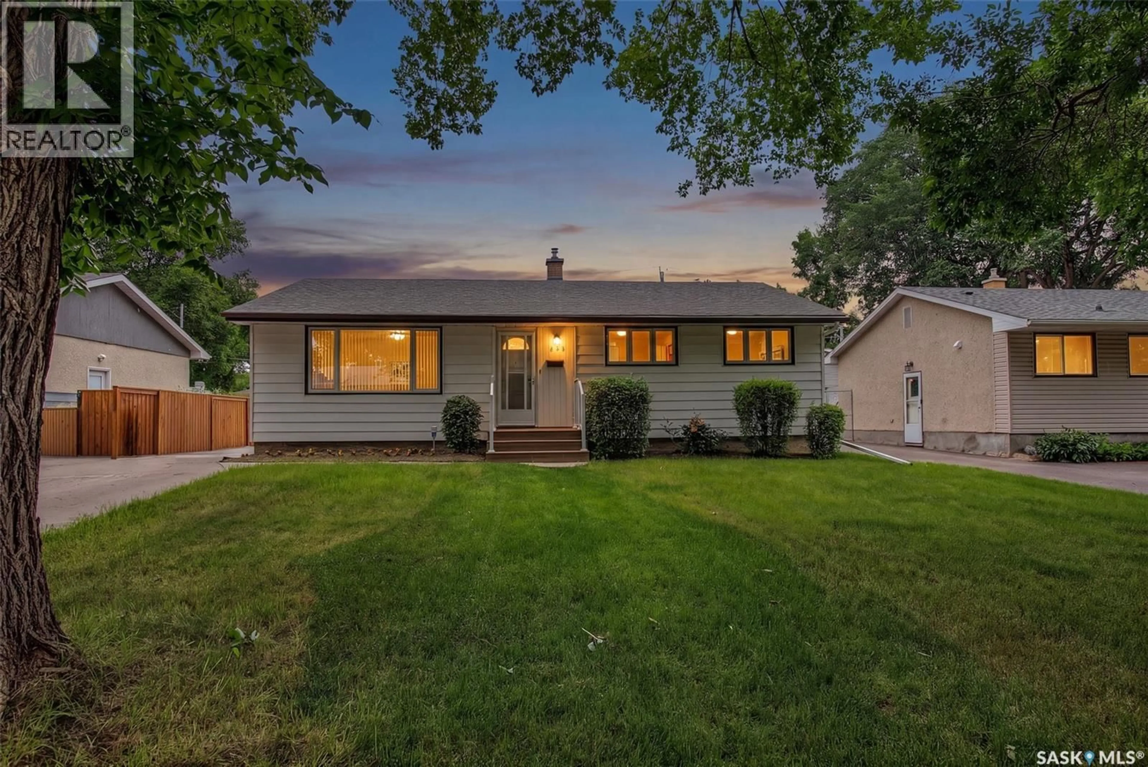 Home with vinyl exterior material, street for 140 MCDOUGALL CRESCENT, Regina Saskatchewan S4S5M7