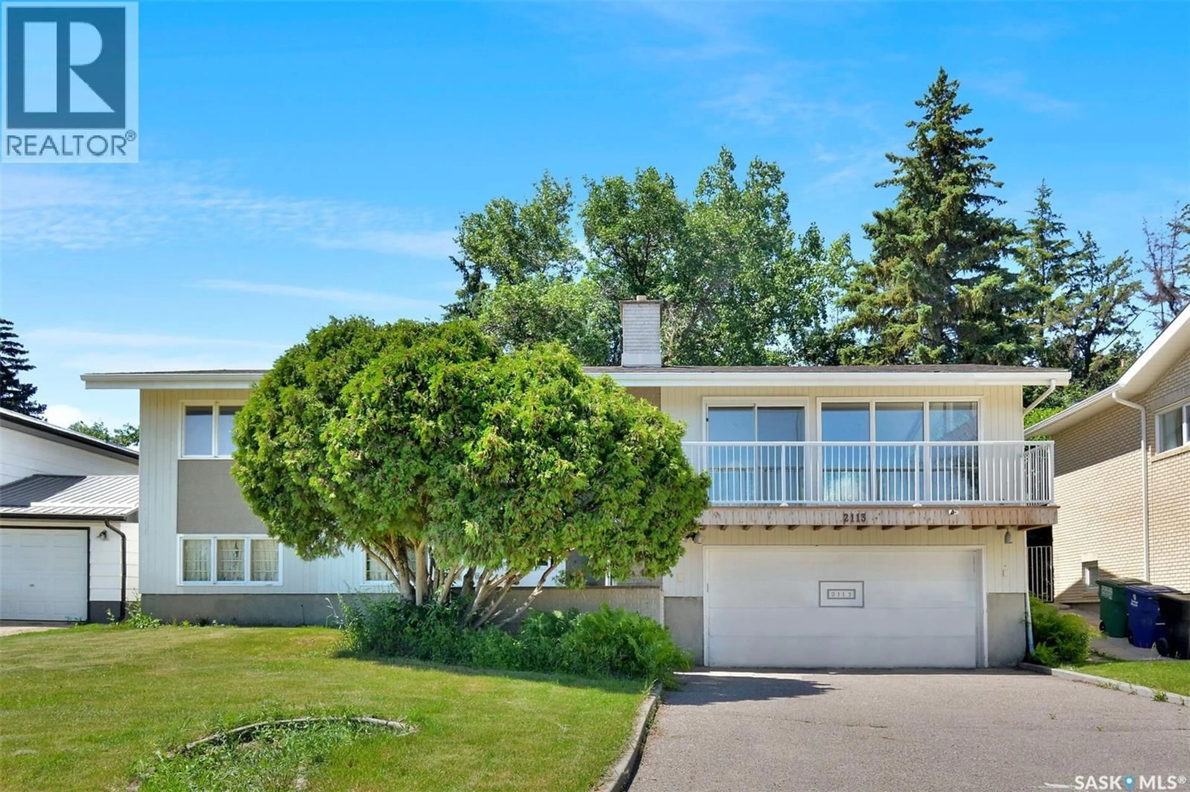 Home with vinyl exterior material, street for 2113 SPADINA CRESCENT, Saskatoon Saskatchewan S7K0C9