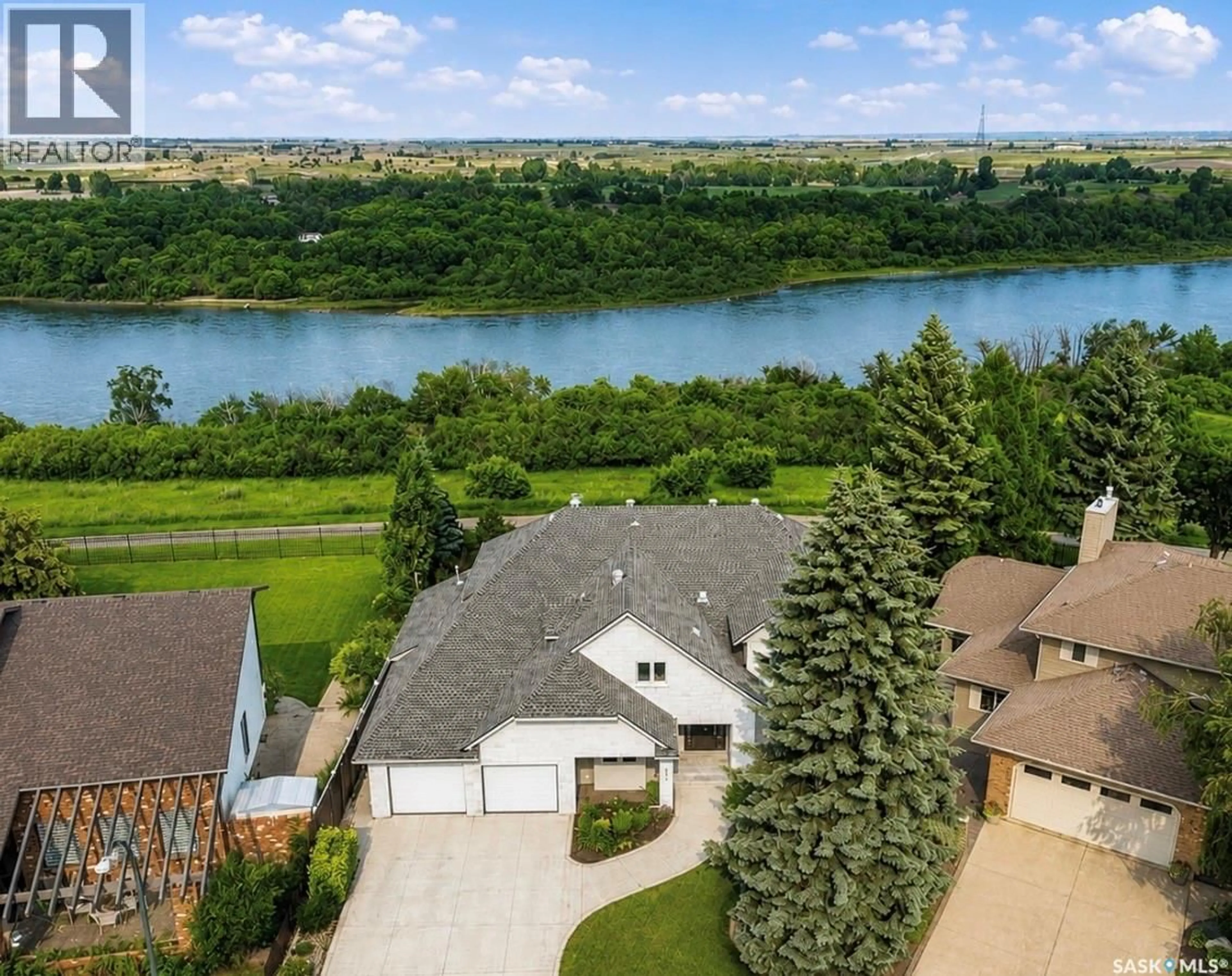 A pic from outside/outdoor area/front of a property/back of a property/a pic from drone, water/lake/river/ocean view for 323 MALLIN CRESCENT, Saskatoon Saskatchewan S7K7X2