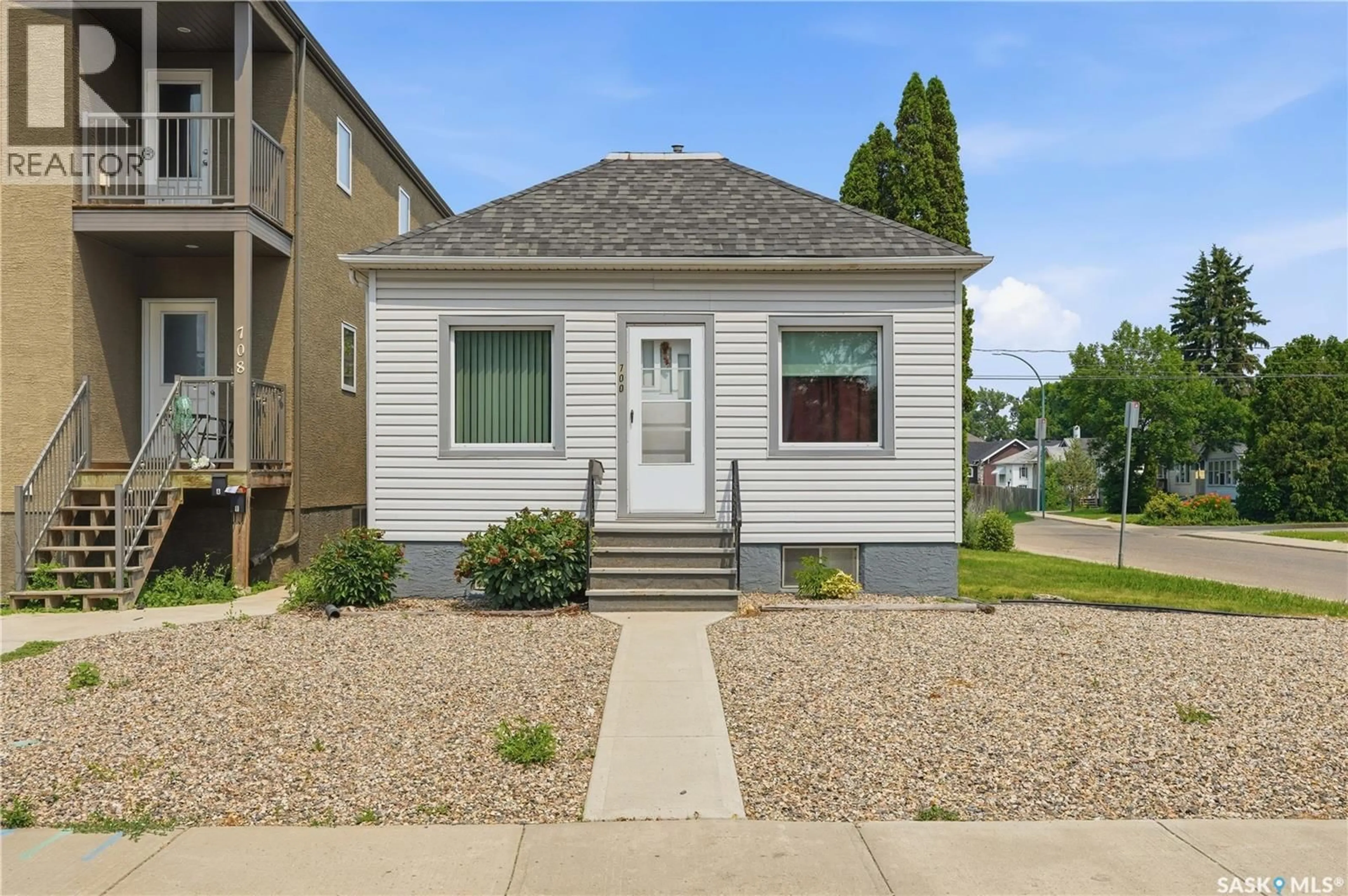 Home with vinyl exterior material, street for 700 COLLEGE AVENUE, Regina Saskatchewan S4N0X7
