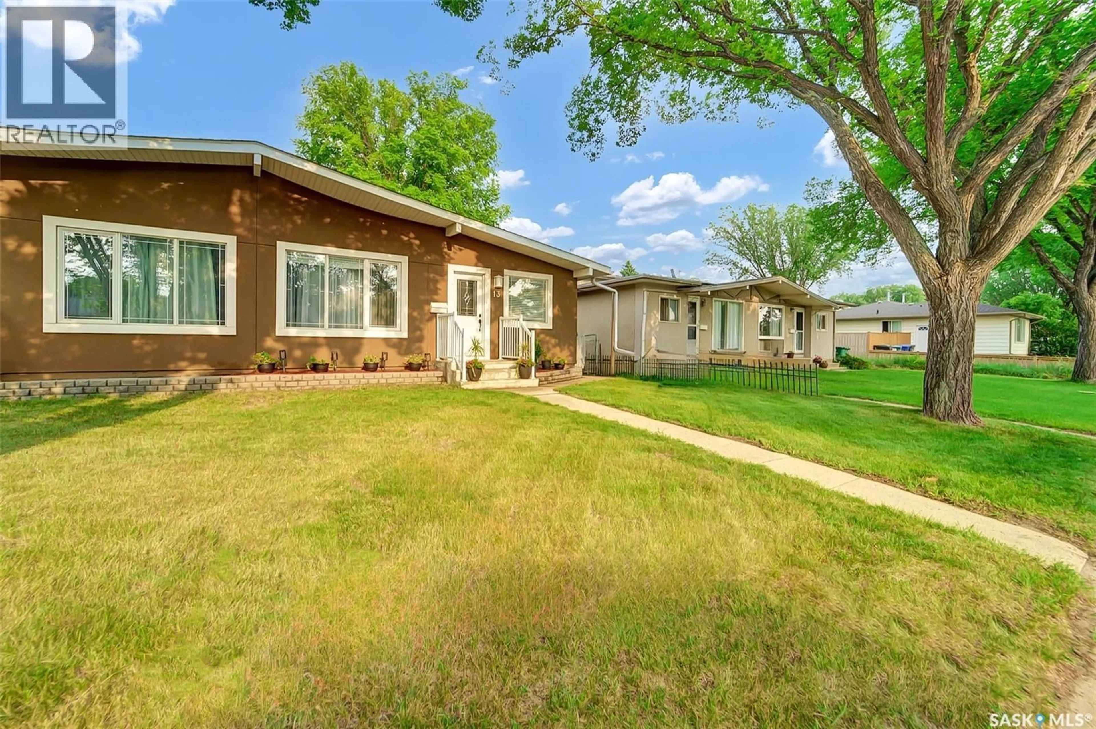 Patio, street for 13 CARLETON DRIVE, Saskatoon Saskatchewan S7H3N7