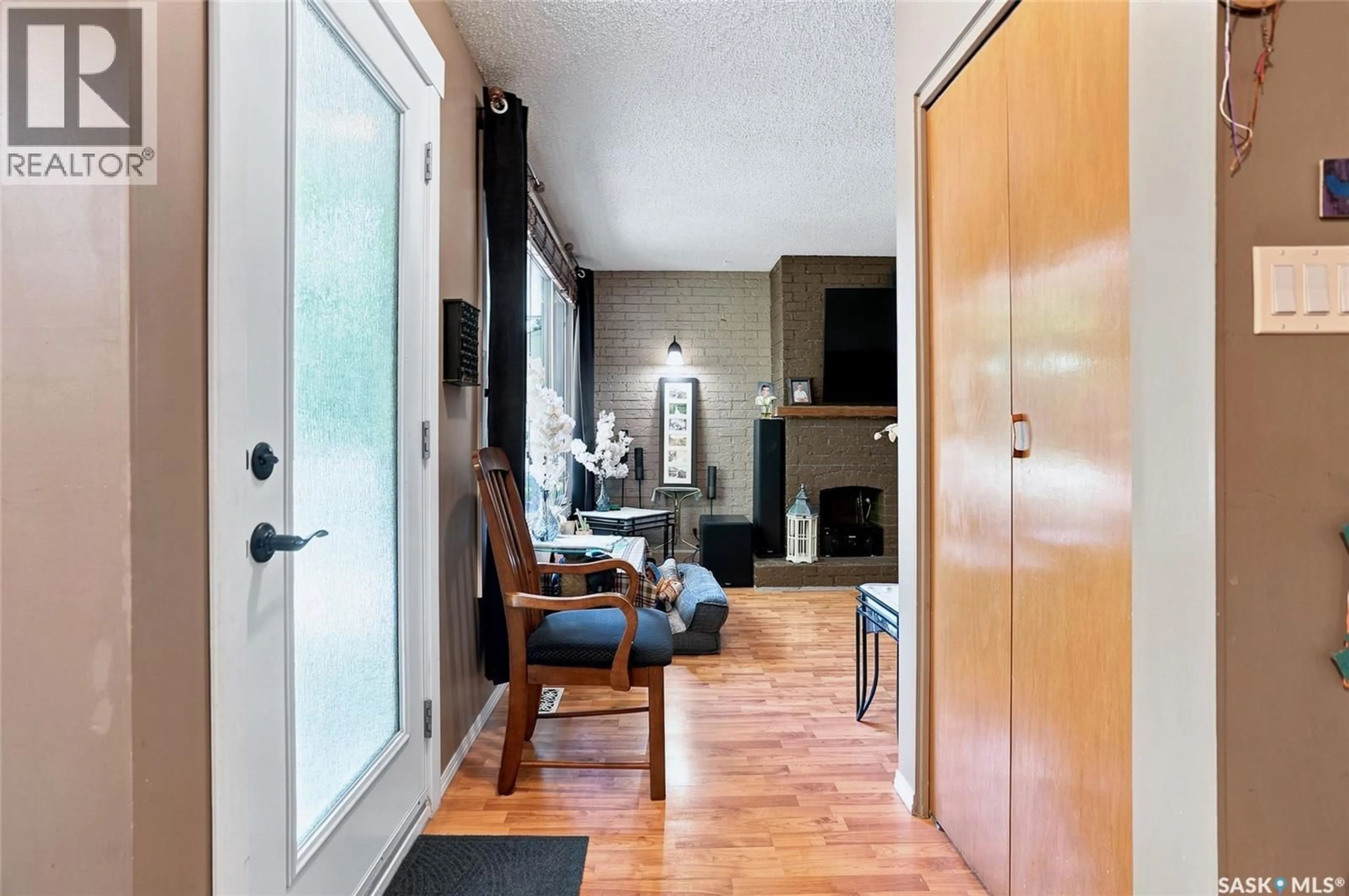 Indoor entryway for 2309 EASTHILL, Saskatoon Saskatchewan S7J3E4