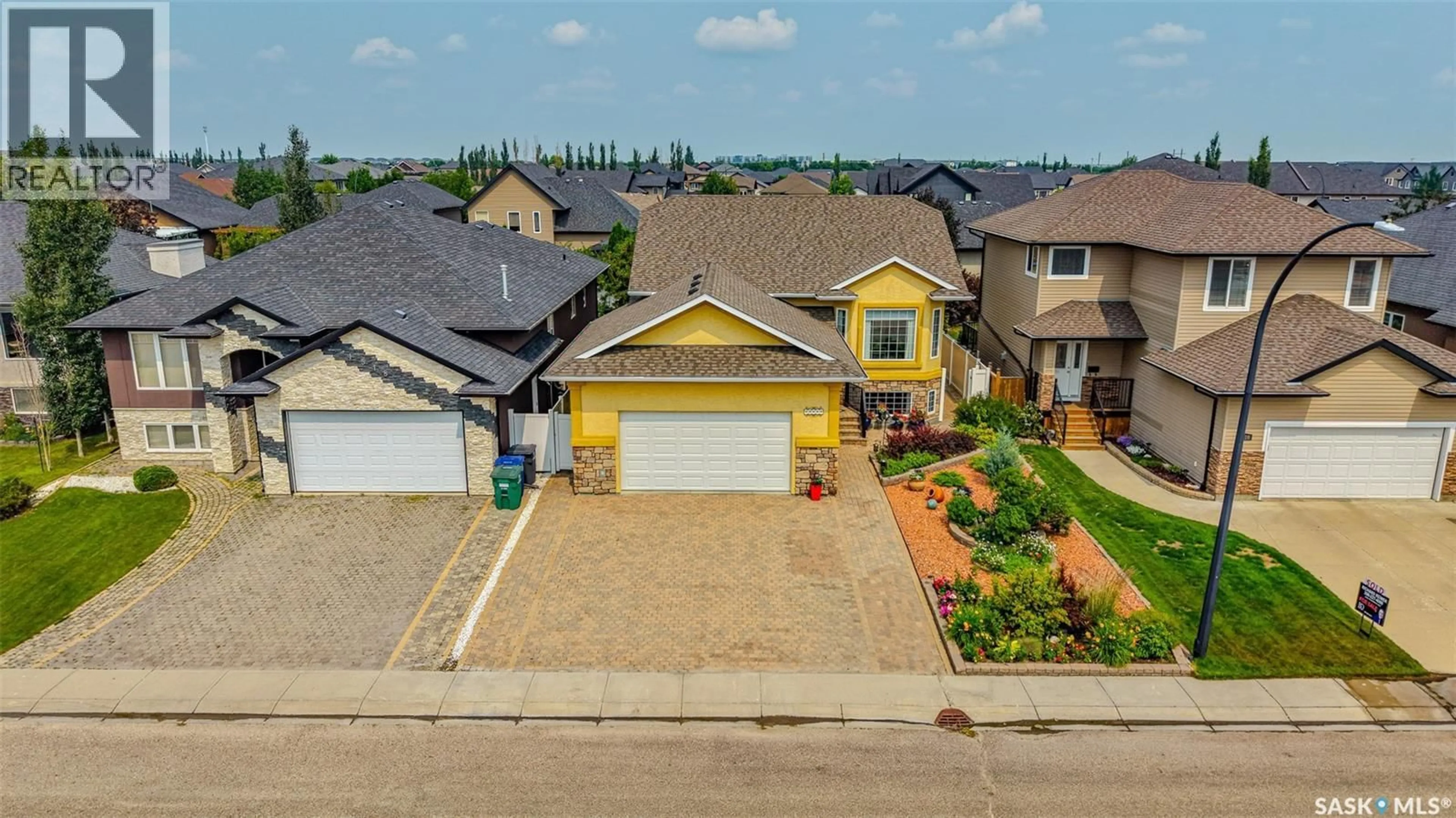 A pic from outside/outdoor area/front of a property/back of a property/a pic from drone, street for 1514 SHEPHERD CRESCENT, Saskatoon Saskatchewan S7W0B8