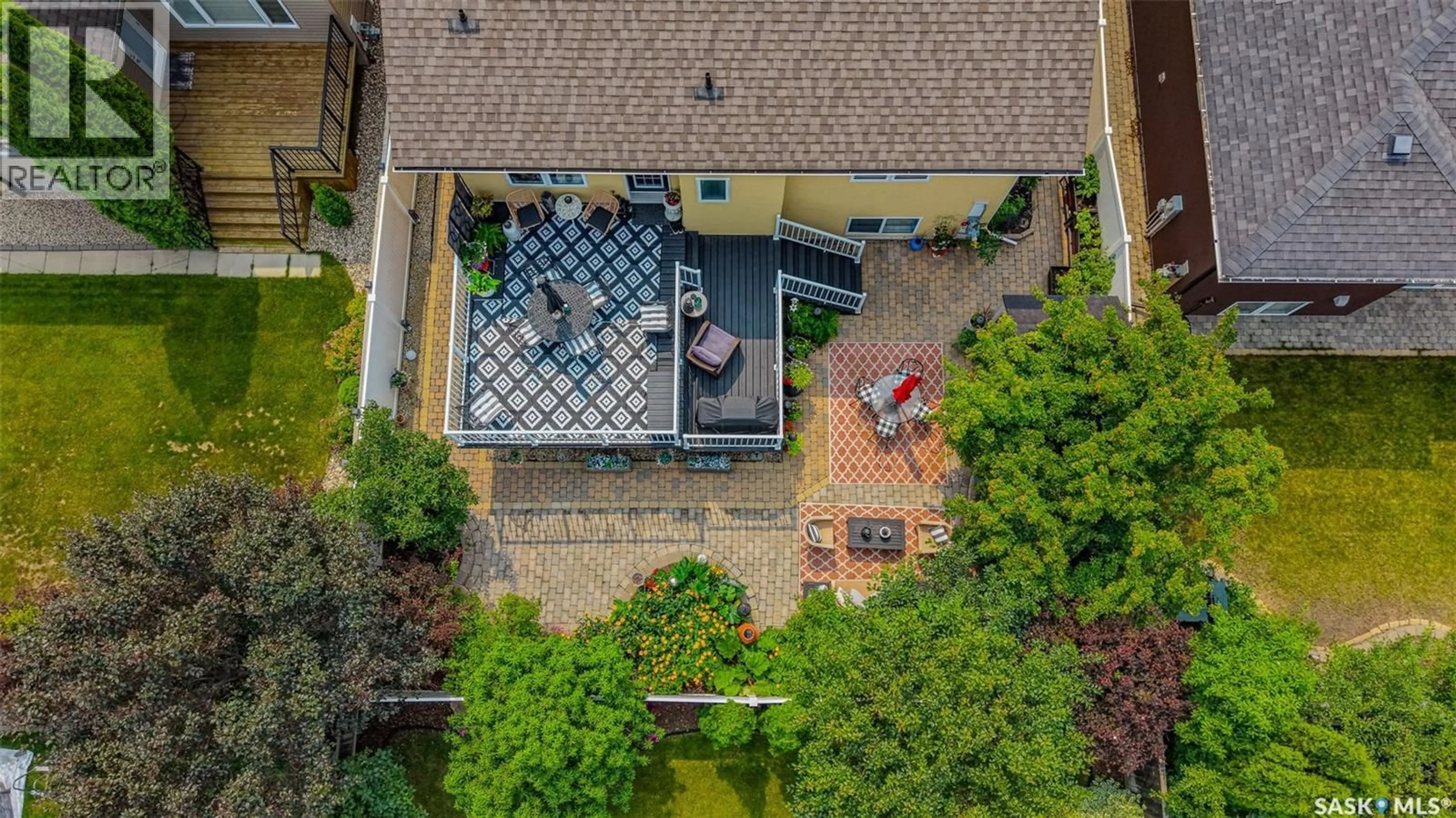 A pic from outside/outdoor area/front of a property/back of a property/a pic from drone, street for 1514 SHEPHERD CRESCENT, Saskatoon Saskatchewan S7W0B8