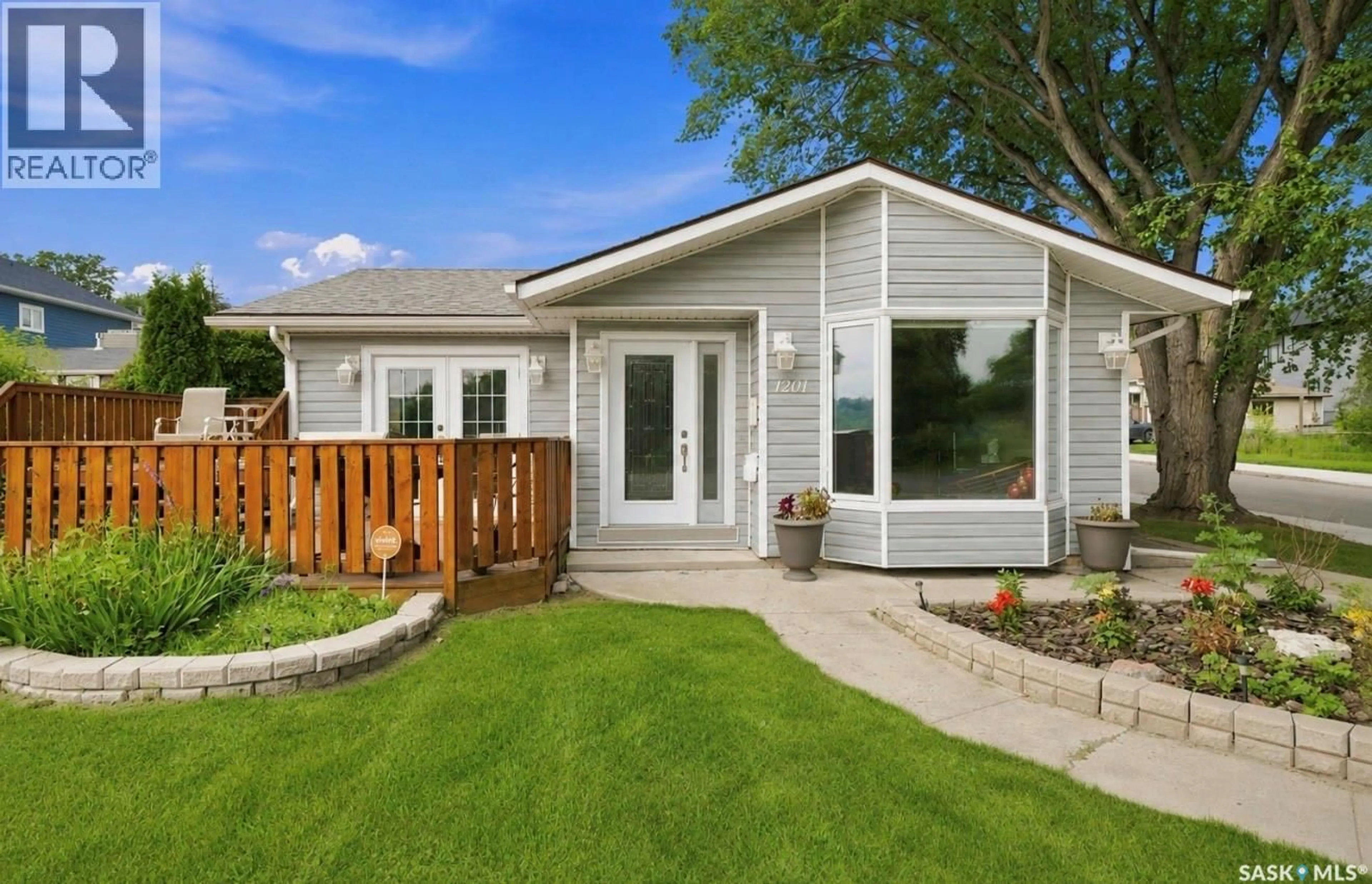 Home with vinyl exterior material, street for 1201 SPADINA CRESCENT, Saskatoon Saskatchewan S7M1P4